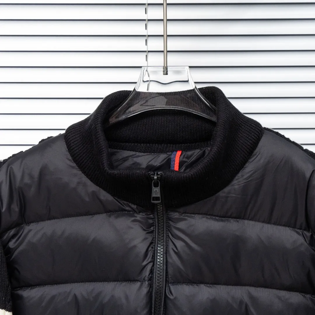 P640 top version (different currency) Style: Moncler Moncler Padded Corduroy series stand-up collar zipper striped wool knitted splicing down jacket (all made of national standard 90 goose down, sizes are all authentic digital sizes) Color: picture color Size: 1-2-3-4-5 Fabric: 90 goose down Accessories: full set of customized accessories No gender distinction, same style for men and women