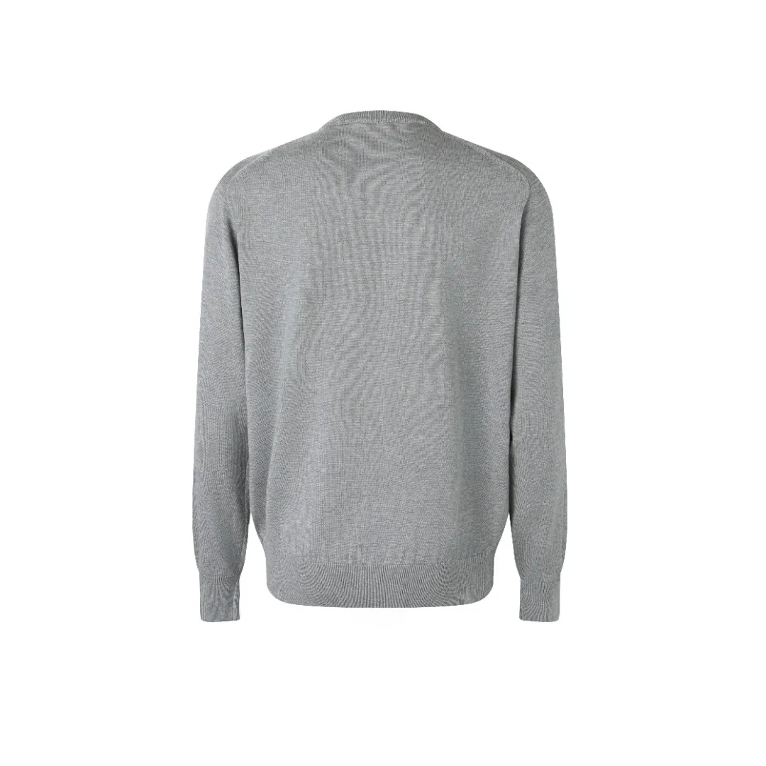 P420 MONCLER jacquard crew neck sweater Fabric selection: Made of wool blended fabric, mainly 95% wool, combined with 4% nylon and 1% spandex. The main body of wool ensures the warmth and comfort of the clothing. The addition of a small amount of nylon and spandex significantly improves the elasticity and wear resistance. The ribbed decorative parts are made of 100% wool, which further enhances the overall texture.  Technology: Using a high needle count and fine gauge loom, combined with the orderly direction of the internal yarns, the floating threads are cleverly woven and stored, with almost no unnecessary thread mess. The color switching of each group of letters is synchronized with the knitting needles in milliseconds, forming an exquisite letter LOGO jacquard decoration on the chest SIZE: S M L XL