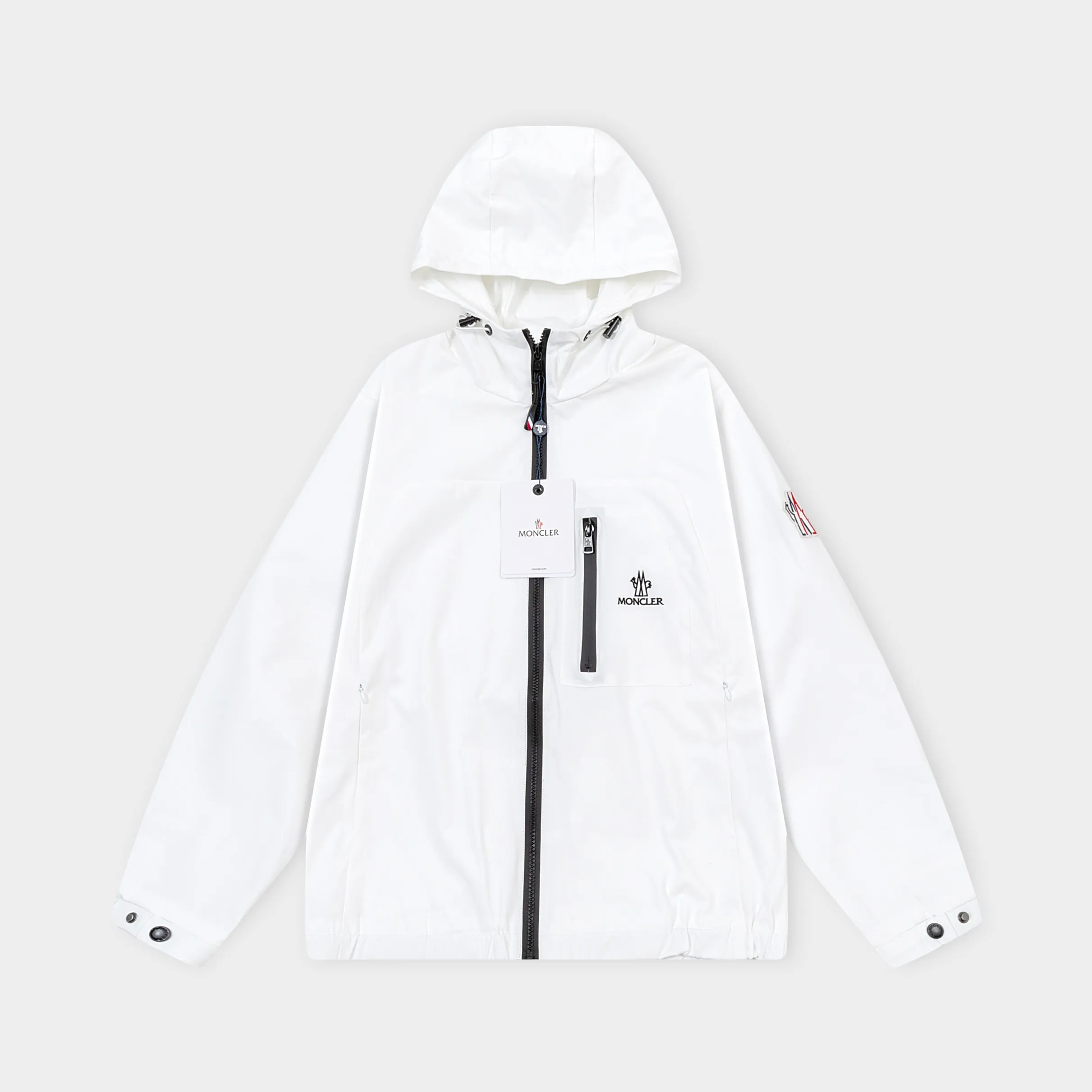 P410 2025 MONCLER new autumn and winter products Customized hardware Embroidered Logo. High-quality hooded jacket Mainly recommended version Selected custom fabrics Higher grade High-density memory brushed lining More fashionable and comfortable High-standard customization The upper body is very stylish Classic and versatile Can be matched with any fashion The fit is super good and highly recommended!  Color: White Black Size: M-3XL