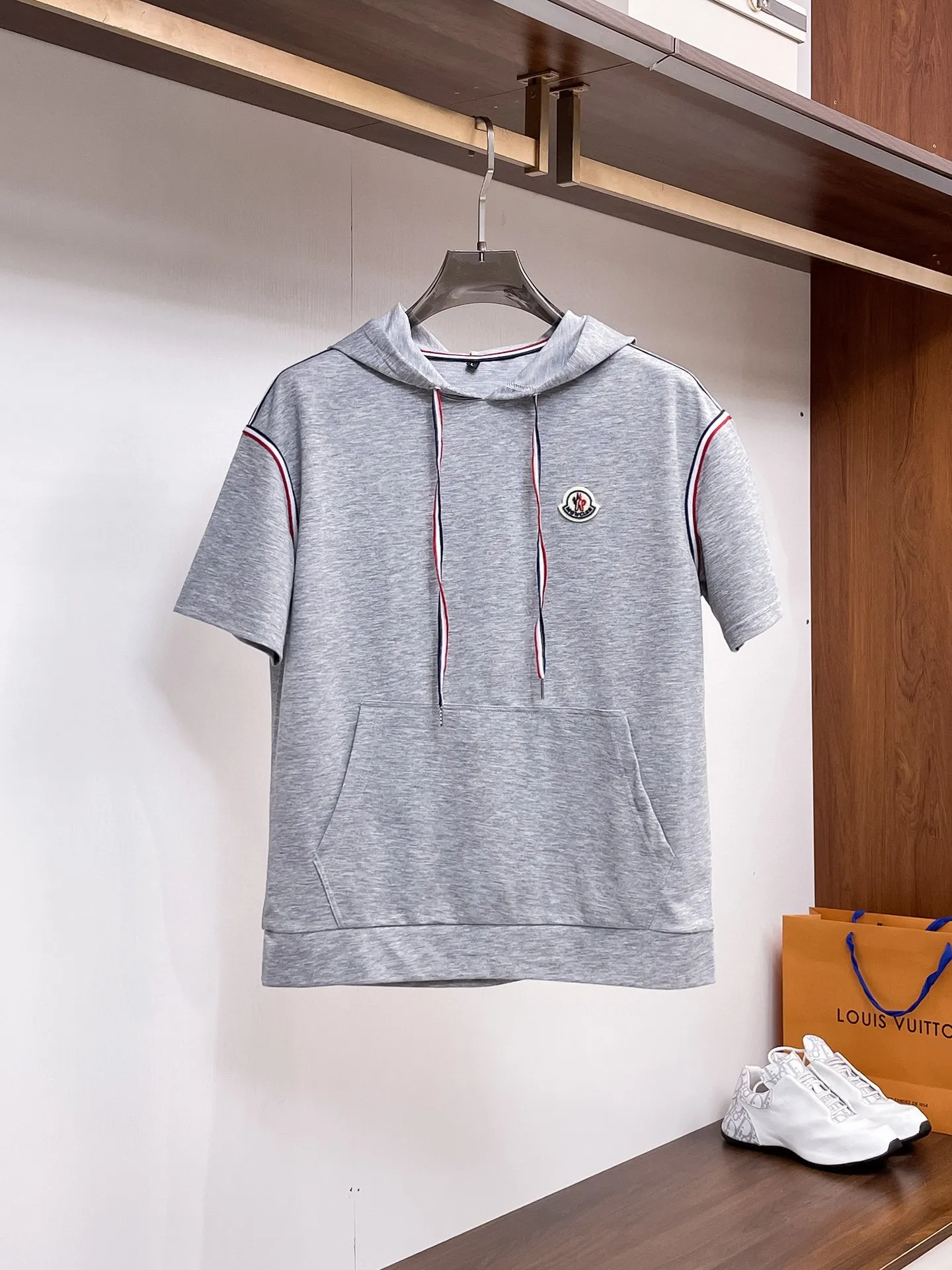 P560 Brand [MONCLER Mouth Covered] 2025 round neck short-sleeved shorts suit. The pure cotton fabric upper body will not be stuffy, the smooth and comfortable skin-friendly effect is more breathable, the fabric has its own texture, classic logo technology, a new interpretation from a unique angle, the first choice for fashion and versatility! Size: M-3XL (maximum wear: 190 pounds)