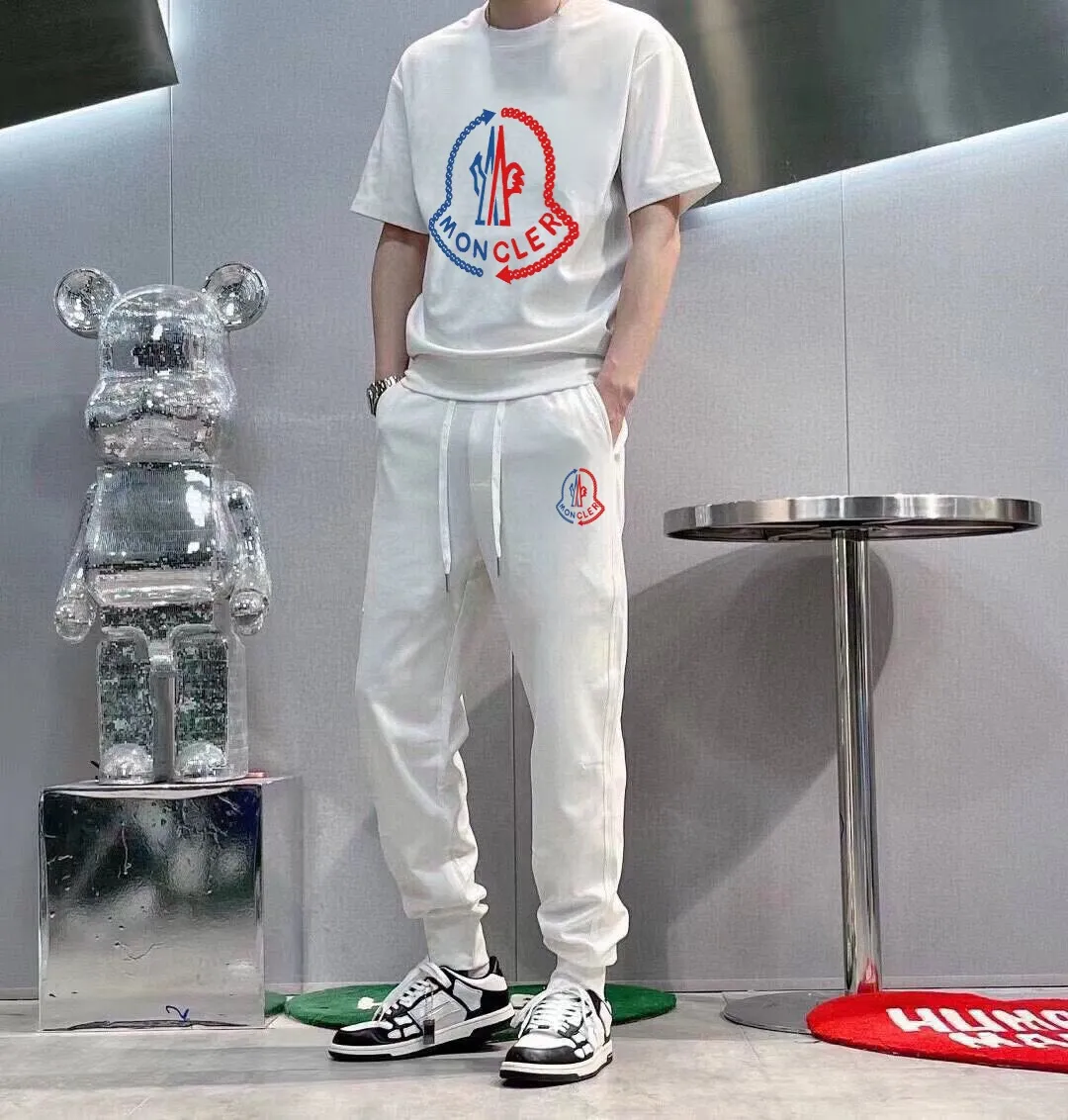 P330 [MONCLER Mouth Mouth] (Fat Man's Gospel) The same style as the 2025 official website. World-renowned luxury brand. Summer men's (double mercerized) high-quality 🐂 suit. It is made of imported original single fabrics. It is a fashion trend of the season and a versatile hit. Simple and elegant, precise workmanship allows you to be at the top of fashion. Size: M-5XL (can be worn up to 220 pounds)