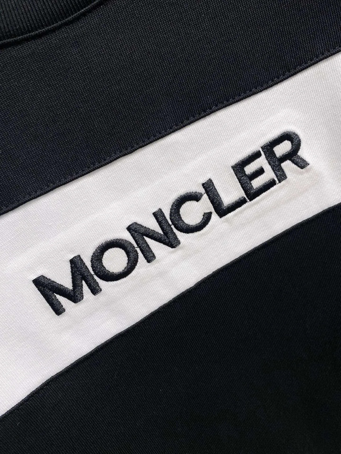 P570 Brand [MONCLER Mouth Covered] 2025 round neck short-sleeved shorts suit. The pure cotton fabric upper body will not be stuffy, the smooth and comfortable skin-friendly effect is more breathable, the fabric has its own texture, classic logo technology, a new interpretation from a unique angle, fashionable and versatile choice! Size: M-3XL (maximum wear: 190 pounds)