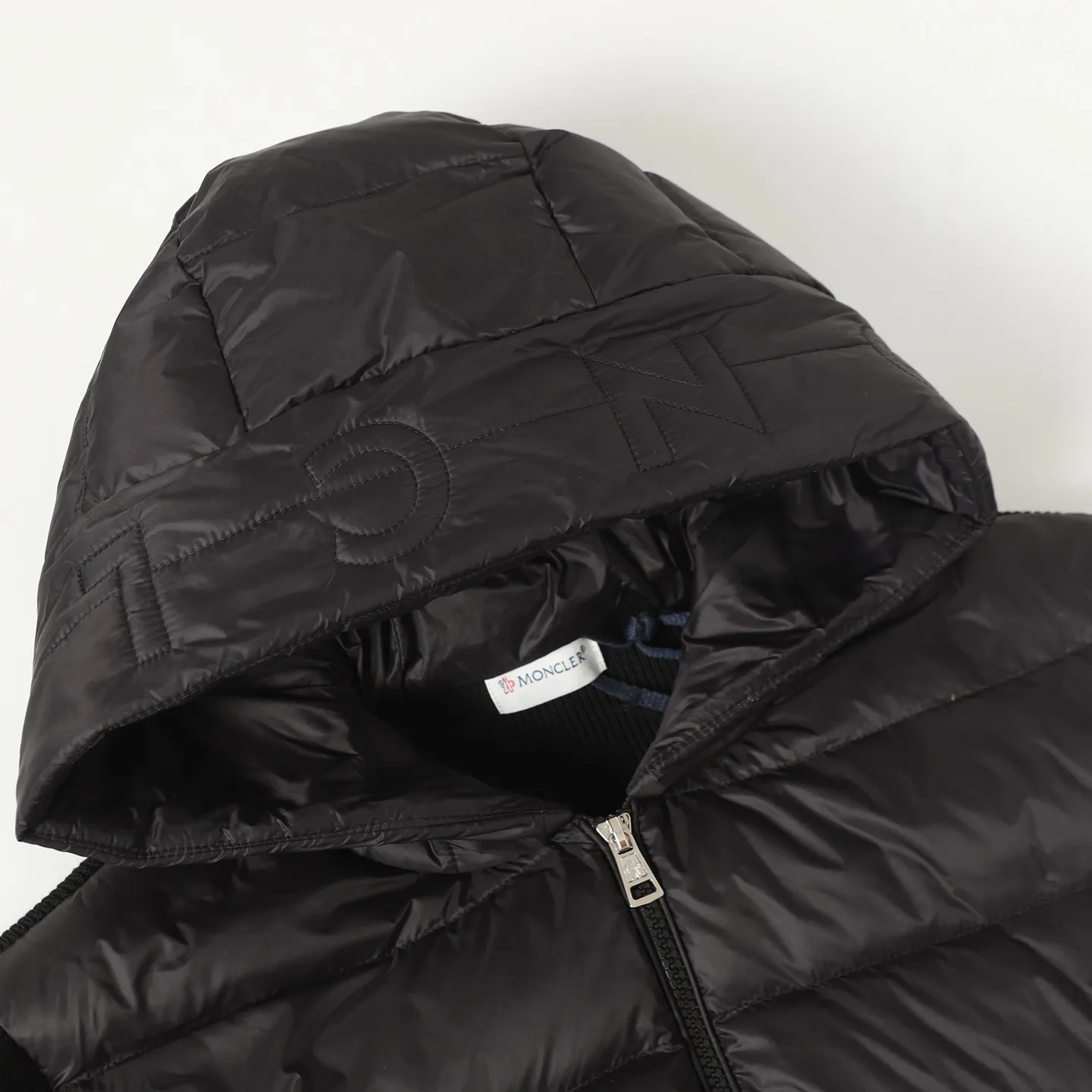 P680 MONCLER/Moncler autumn and winter men's padded wool zipper hooded letter knitted down jacket Made of wool Longue saison lining Longue saison front, filled with down Ribbed knit 12 needles Fine soft hood Zipper closure Pocket Logo quilting Logo patch Color: black/navy blue/green size: S/M/L/XL/XXL