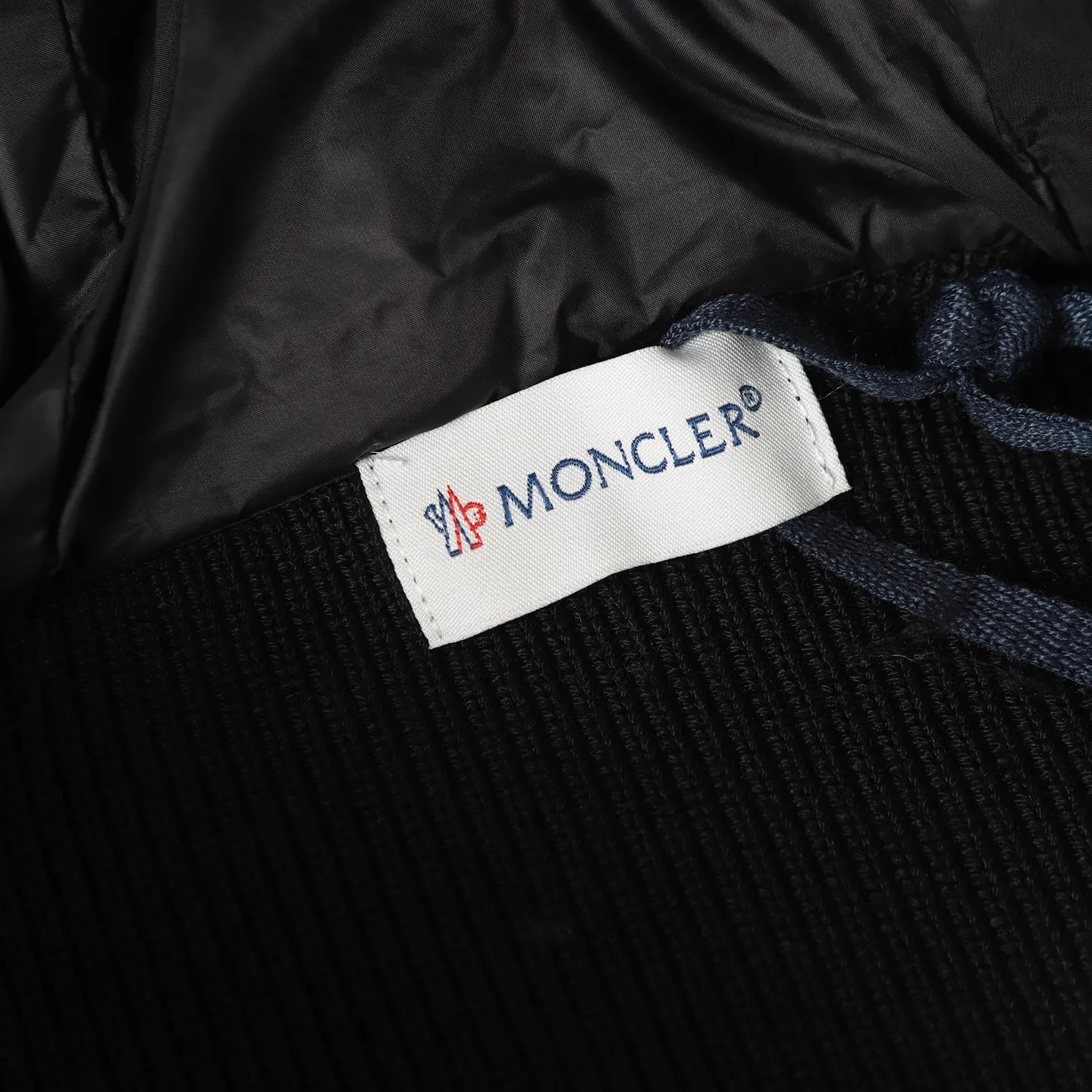 P680 MONCLER/Moncler autumn and winter men's padded wool zipper hooded letter knitted down jacket Made of wool Longue saison lining Longue saison front, filled with down Ribbed knit 12 needles Fine soft hood Zipper closure Pocket Logo quilting Logo patch Color: black/navy blue/green size: S/M/L/XL/XXL