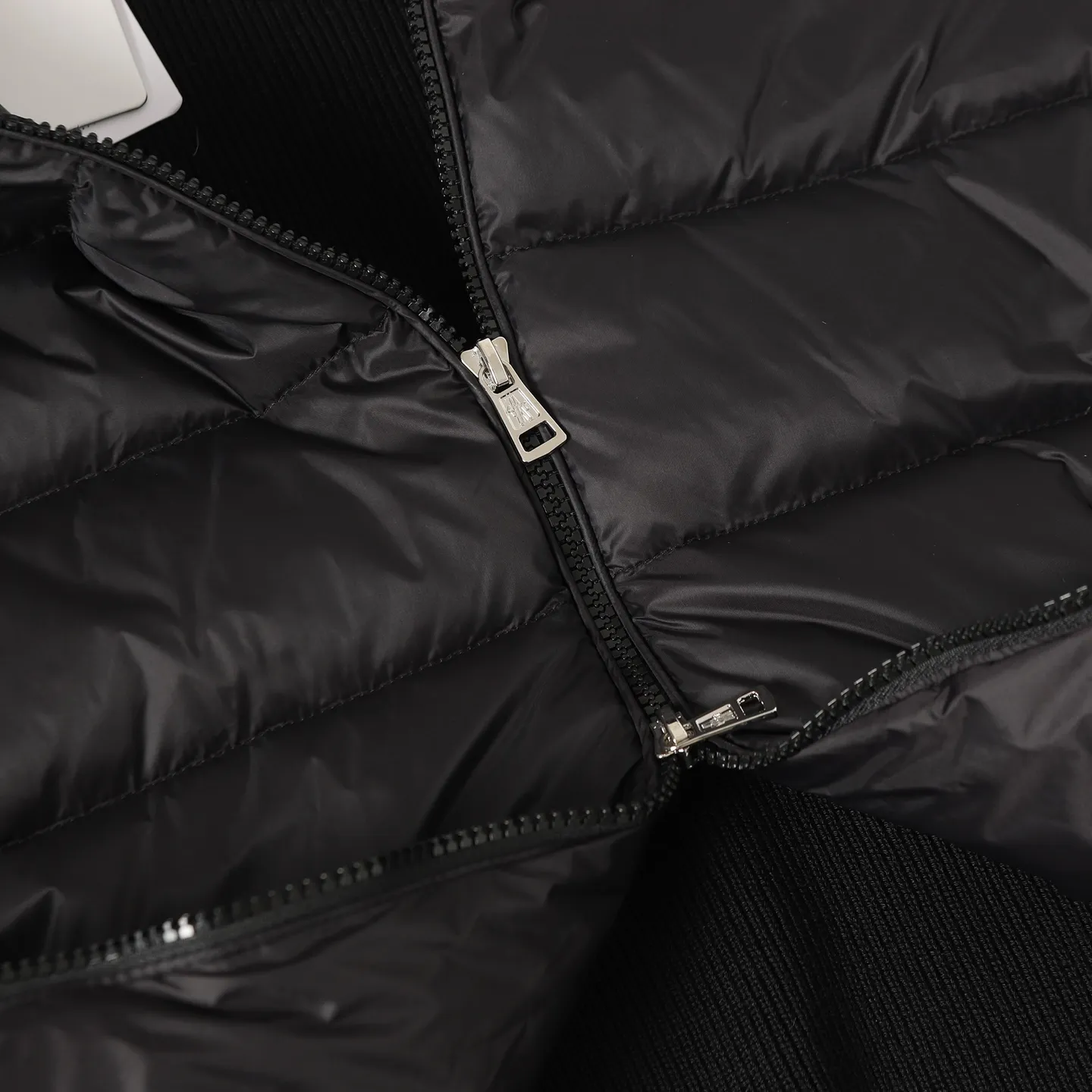 P680 MONCLER/Moncler autumn and winter men's padded wool zipper hooded letter knitted down jacket Made of wool Longue saison lining Longue saison front, filled with down Ribbed knit 12 needles Fine soft hood Zipper closure Pocket Logo quilting Logo patch Color: black/navy blue/green size: S/M/L/XL/XXL