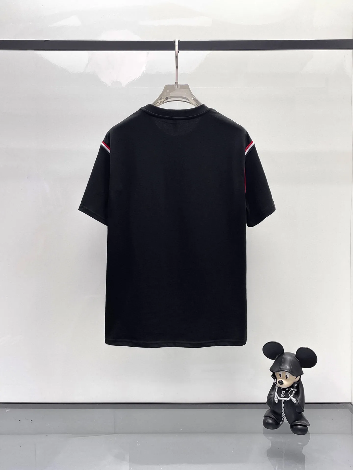 P570 Brand [MONCLER Mouth Covered] 2025 round neck short-sleeved shorts suit. The pure cotton fabric upper body will not be stuffy, the smooth and comfortable skin-friendly effect is more breathable, the fabric has its own texture, classic logo technology, a new interpretation from a unique angle, fashionable and versatile choice! Size: M-3XL (maximum wear: 190 pounds)