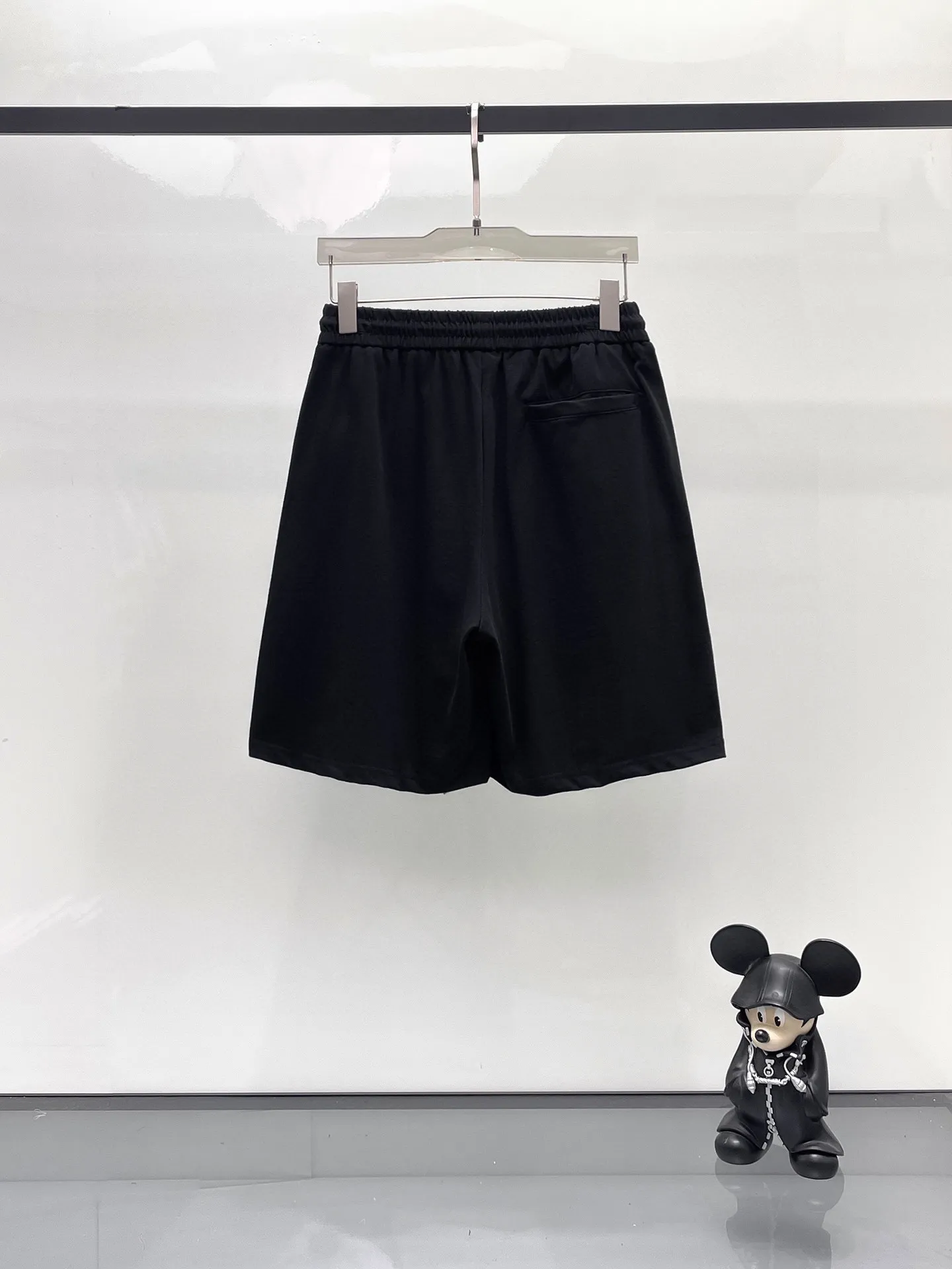 P570 Brand [MONCLER Mouth Covered] 2025 round neck short-sleeved shorts suit. The pure cotton fabric upper body will not be stuffy, the smooth and comfortable skin-friendly effect is more breathable, the fabric has its own texture, classic logo technology, a new interpretation from a unique angle, fashionable and versatile choice! Size: M-3XL (maximum wear: 190 pounds)