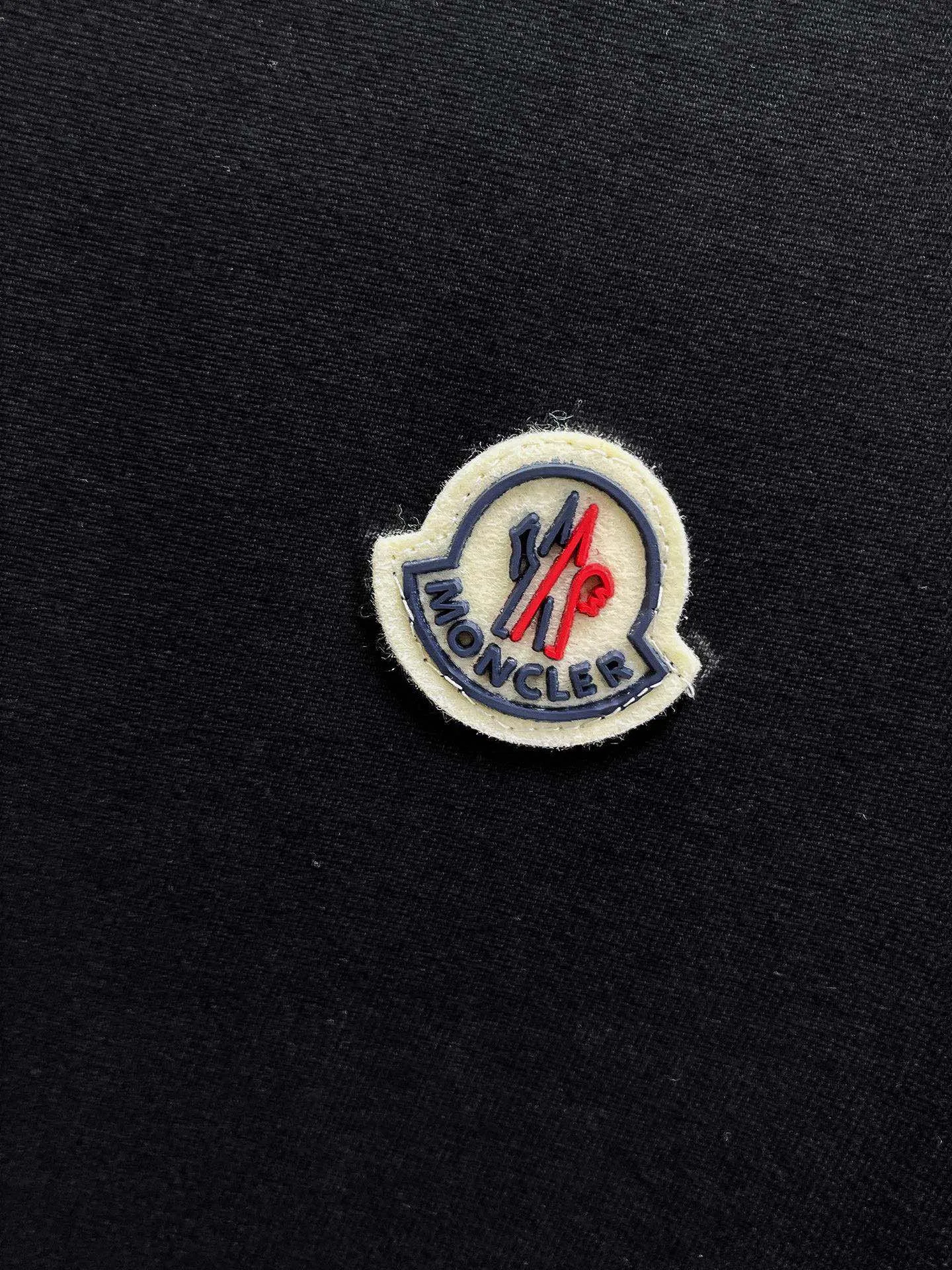 P570 Brand [MONCLER Mouth Covered] 2025 round neck short-sleeved shorts suit. The pure cotton fabric upper body will not be stuffy, the smooth and comfortable skin-friendly effect is more breathable, the fabric has its own texture, classic logo technology, a new interpretation from a unique angle, fashionable and versatile choice! Size: M-3XL (maximum wear: 190 pounds)