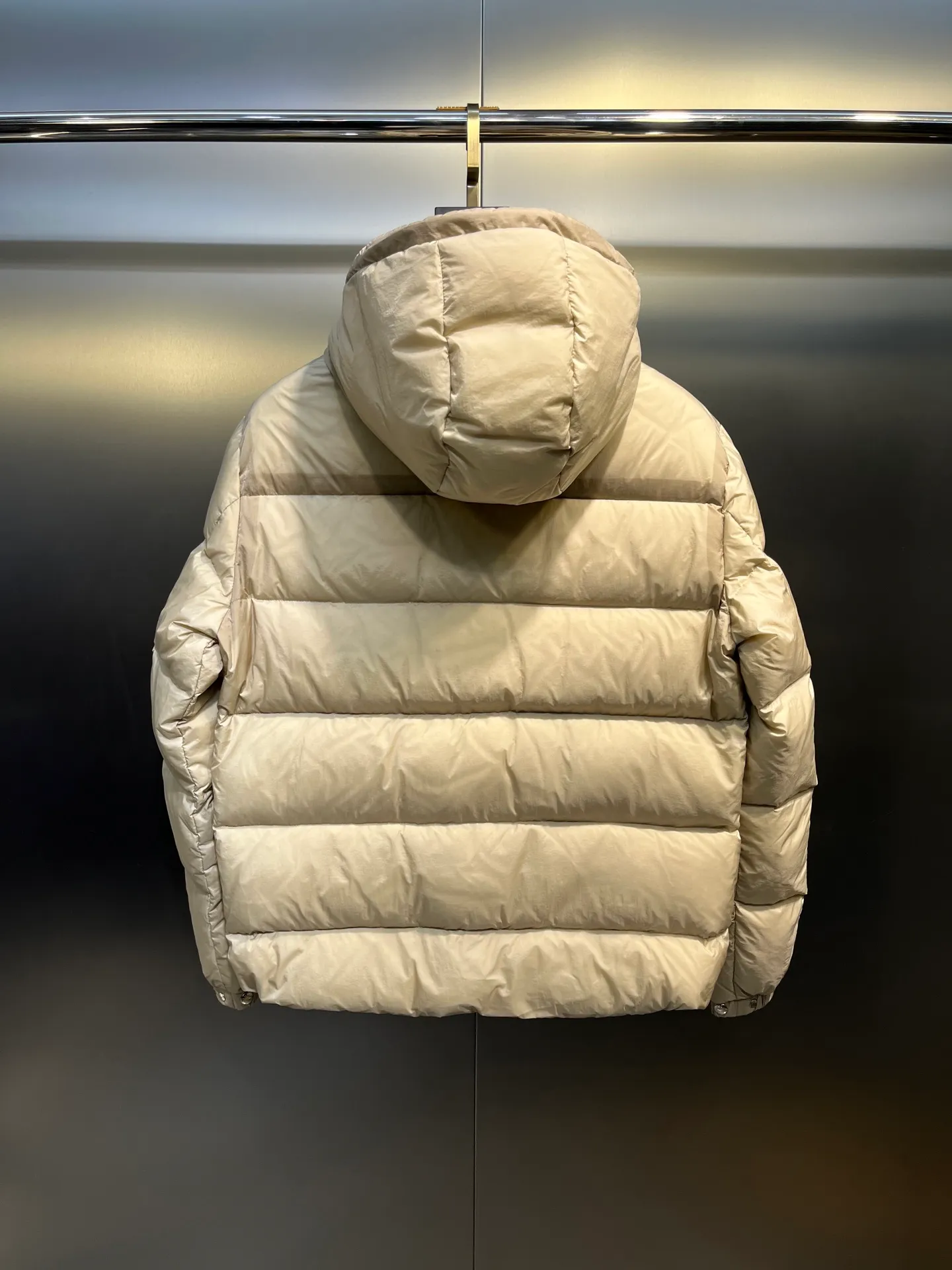 P1020 moncler 🌟2025 new autumn and winter down jacket. Original 1:1 custom-made hardware accessories, all imported and original customization. Welcome to compare at the counter. Absolutely high quality. Made of top-grade 90 white duck down. Super soft. Full and fluffy. Super heavy workmanship. Fabric workmanship and perfect shape. Note that the fabric is super comfortable. Exclusive model. Non-market goods. Same sizes for men and women.  size: 12345