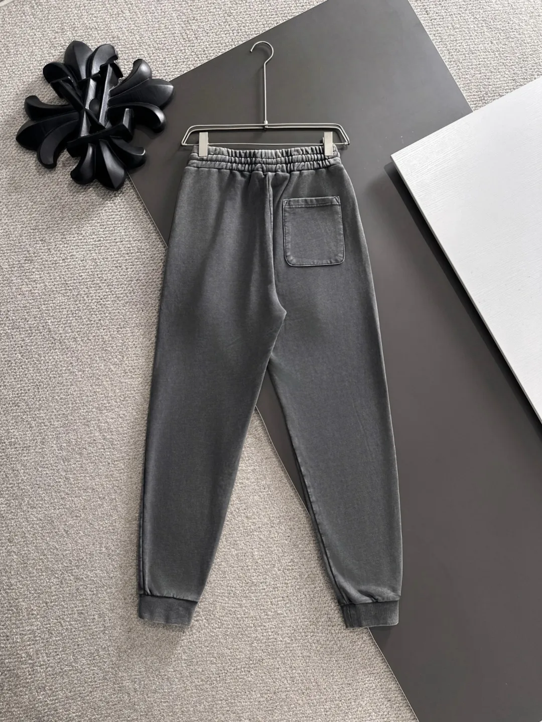 Next day shipment P360 MONCLER/Mongoose Exclusive first release of 25ss autumn and winter new high-quality trousers Compare real-life details at will A perfect choice for autumn and winter. A must-have item. Loose fit. Please refer to the size chart when placing an order: S to XXL (or state your height and weight when placing an order)