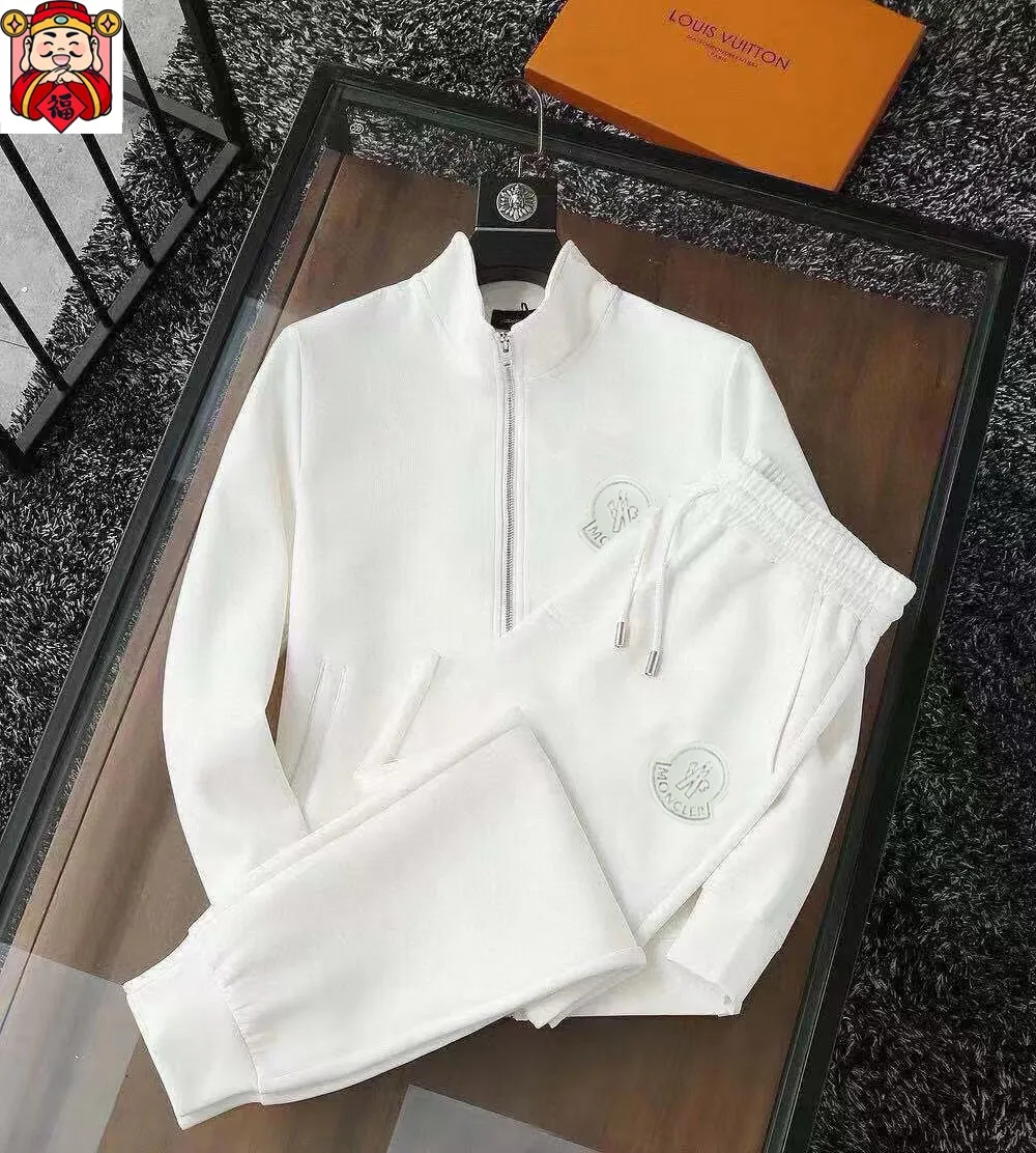 P400 💰【MONCLER】(Fat Man Gospel) hot-selling suit is coming. Focus on the original version of the official website. 2025 new hot-selling cardigan sweater suit. The original order is the best. 🇭🇰The meticulous work of top designers. It is a fitting and perfect upper body effect. Natural high-quality Roman cotton 100%, close-fitting comfort, noble and elegant! Original hardware embodies elegance and nobility! Counter size: M-5XL (maximum wear up to 220 pounds)