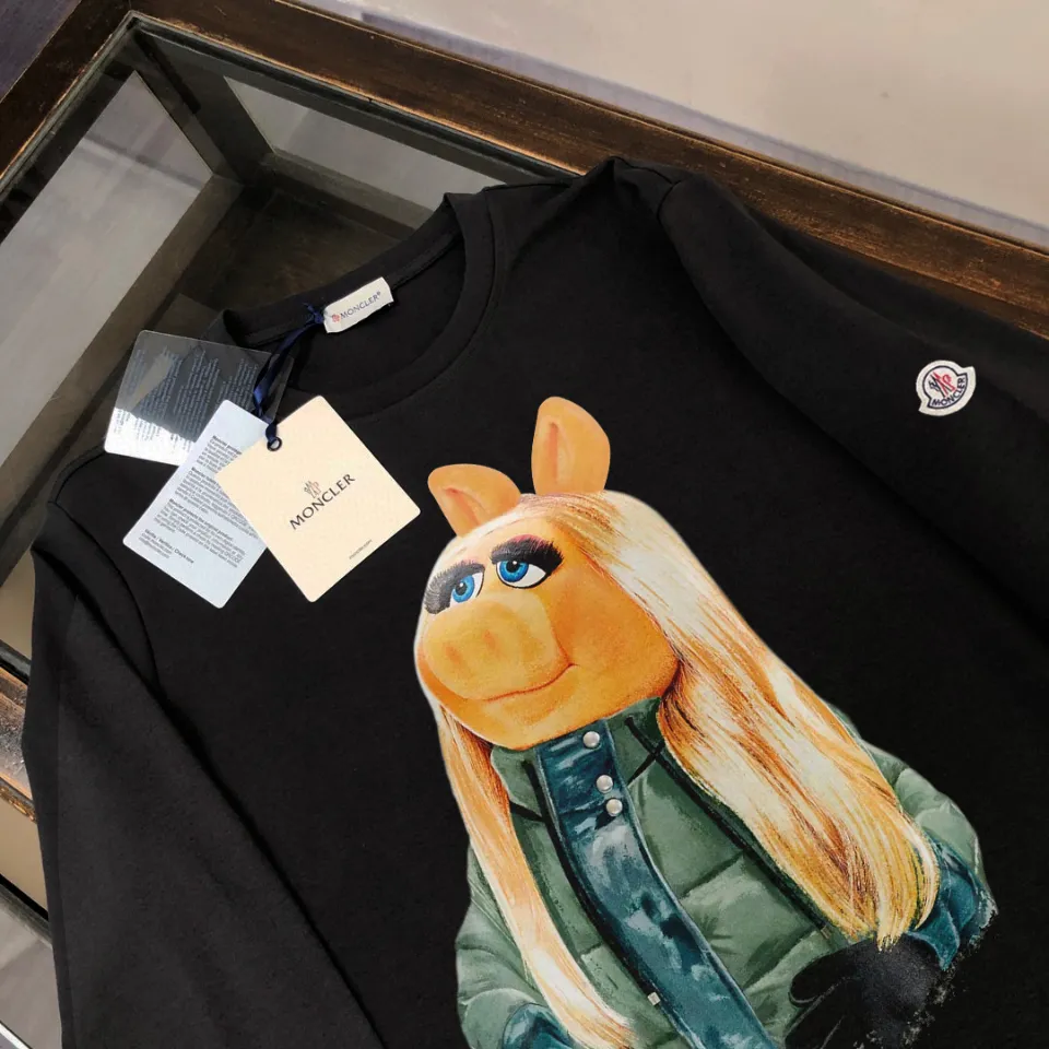 P180, a non-off-the-shelf model, you can trust it. Moncler printed long-sleeved T-shirt, 240g breathable cotton fabric, very soft and comfortable texture, does not shrink, does not deform, does not ball), can be worn alone as a base layer. Original customized accessories, collar label, care mark, hangtag, packaging (perfect details) Color: White Black Size: XS S M L