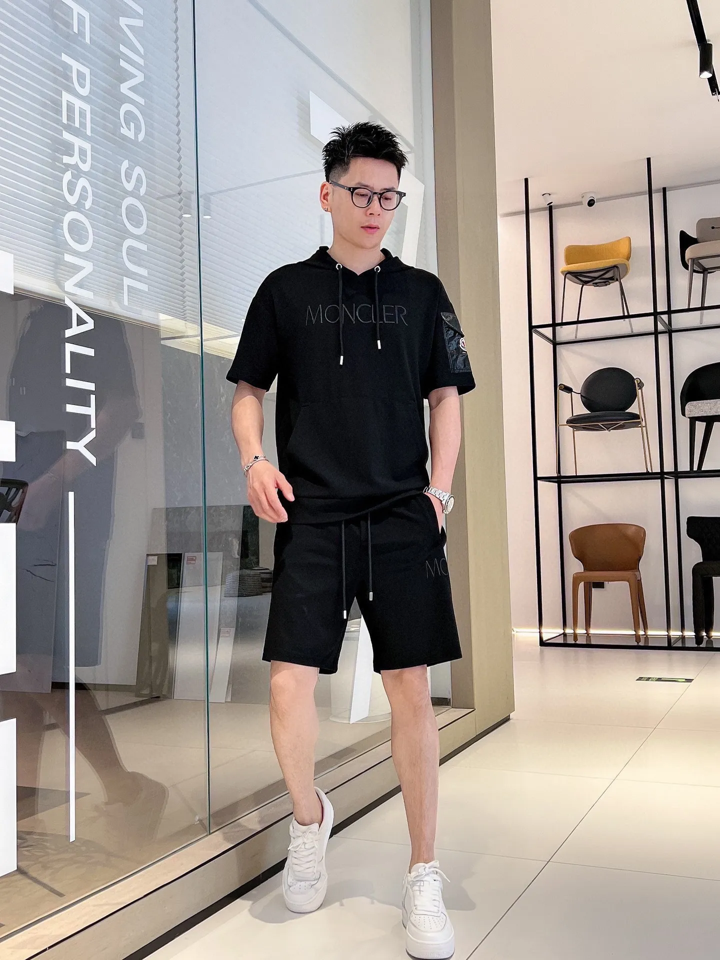P570 Brand [MONCLER Mouth Covered] 2025 round neck short-sleeved shorts suit. The pure cotton fabric upper body will not be stuffy, the smooth and comfortable skin-friendly effect is more breathable, the fabric has its own texture, classic logo technology, a new interpretation from a unique angle, fashionable and versatile choice! Size: M-3XL (maximum wear: 190 pounds)