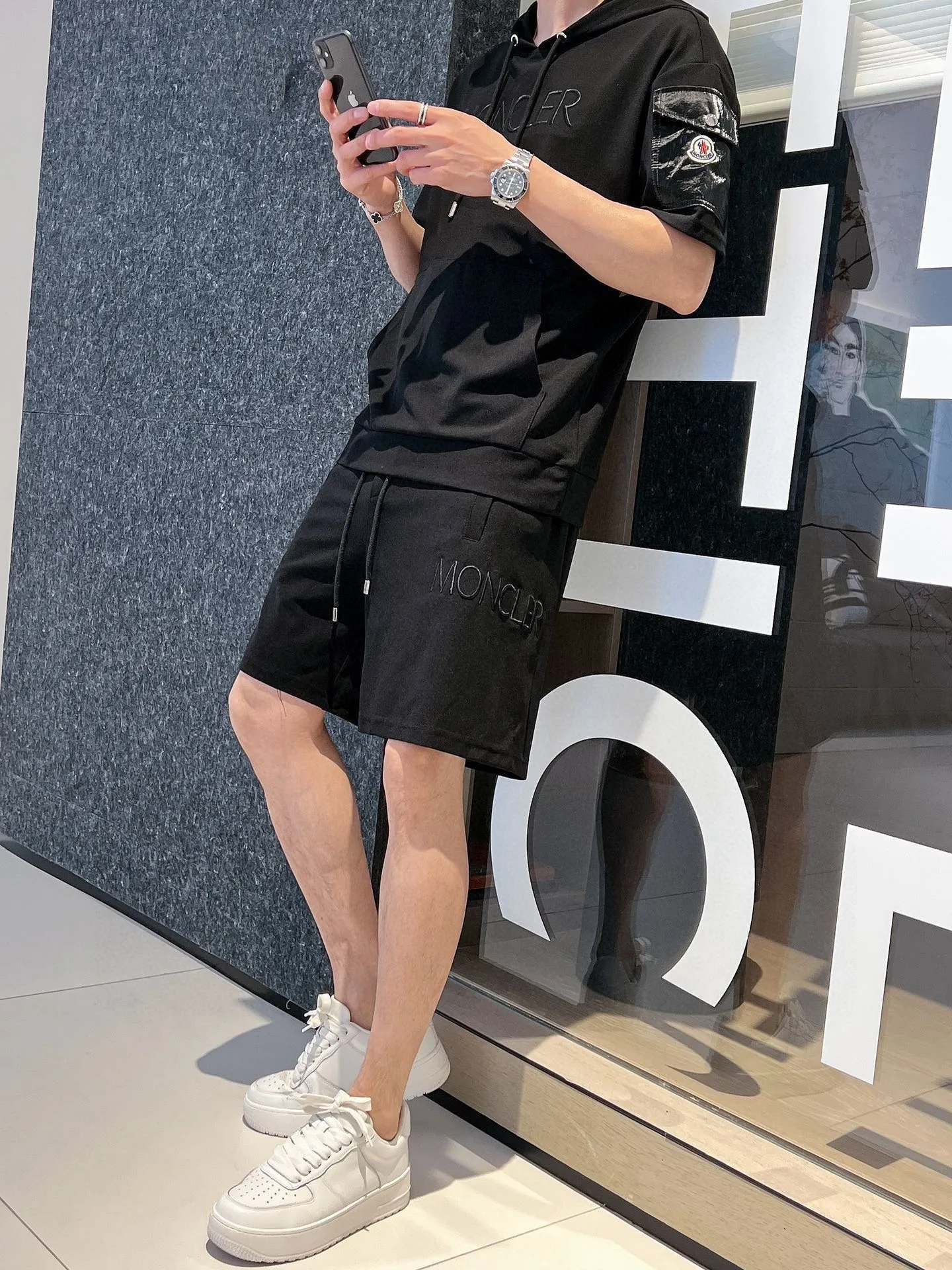 P570 Brand [MONCLER Mouth Covered] 2025 round neck short-sleeved shorts suit. The pure cotton fabric upper body will not be stuffy, the smooth and comfortable skin-friendly effect is more breathable, the fabric has its own texture, classic logo technology, a new interpretation from a unique angle, fashionable and versatile choice! Size: M-3XL (maximum wear: 190 pounds)