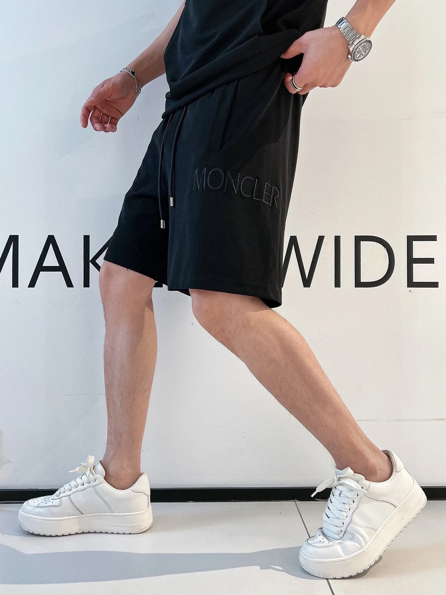 P570 Brand [MONCLER Mouth Covered] 2025 round neck short-sleeved shorts suit. The pure cotton fabric upper body will not be stuffy, the smooth and comfortable skin-friendly effect is more breathable, the fabric has its own texture, classic logo technology, a new interpretation from a unique angle, fashionable and versatile choice! Size: M-3XL (maximum wear: 190 pounds)