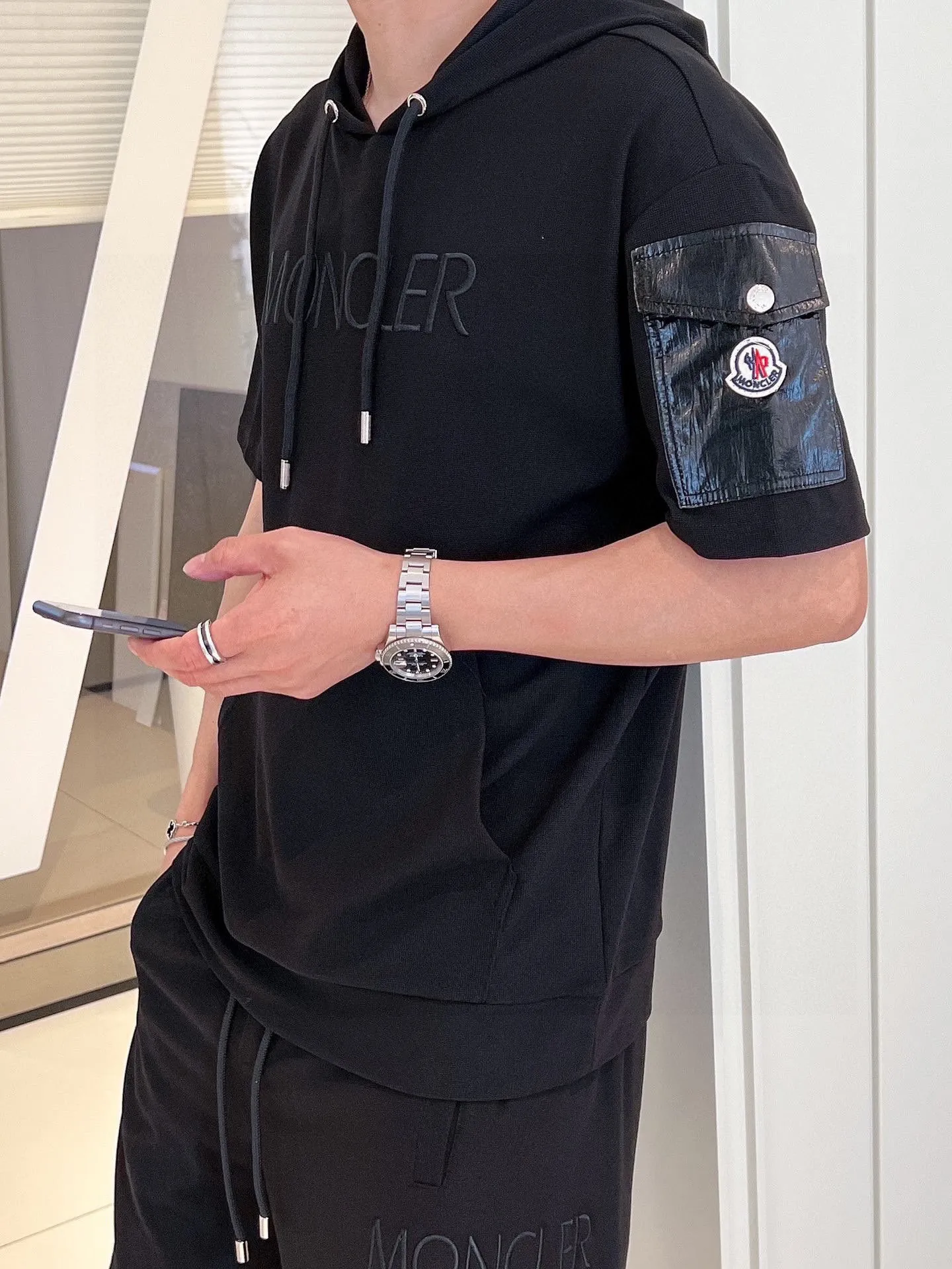 P570 Brand [MONCLER Mouth Covered] 2025 round neck short-sleeved shorts suit. The pure cotton fabric upper body will not be stuffy, the smooth and comfortable skin-friendly effect is more breathable, the fabric has its own texture, classic logo technology, a new interpretation from a unique angle, fashionable and versatile choice! Size: M-3XL (maximum wear: 190 pounds)