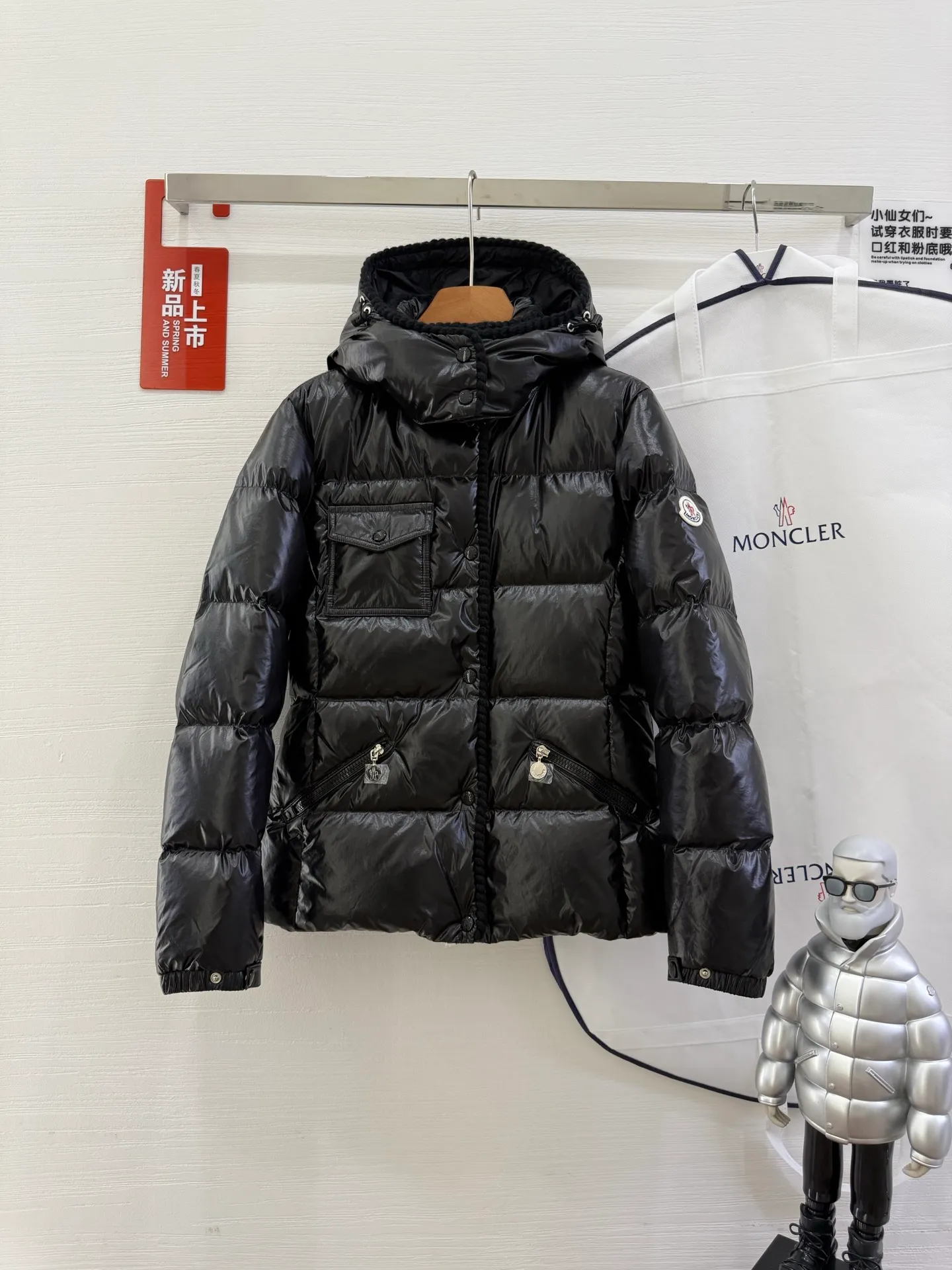 P940 Moncler/Moncler 25 new oil wax leather waisted GLAREIN hooded long-sleeved down jacket for women. Oil wax leather coated new fabric, slim design style, warm and slimming, 90% goose down filling, molded custom hardware. Color: red, white, blue, black Code number: 1-2-3-4