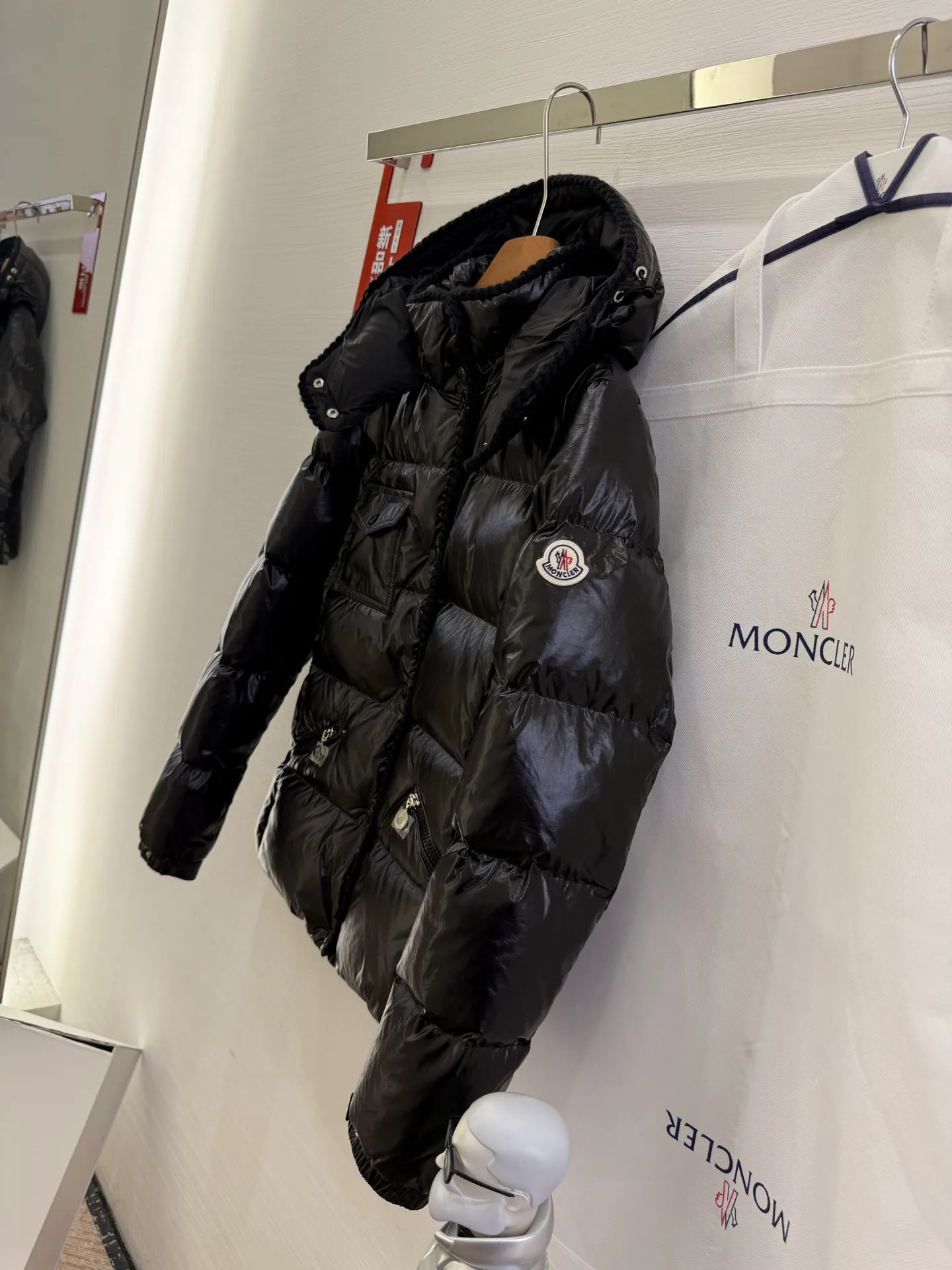 P940 Moncler/Moncler 25 new oil wax leather waisted GLAREIN hooded long-sleeved down jacket for women. Oil wax leather coated new fabric, slim design style, warm and slimming, 90% goose down filling, molded custom hardware. Color: red, white, blue, black Code number: 1-2-3-4