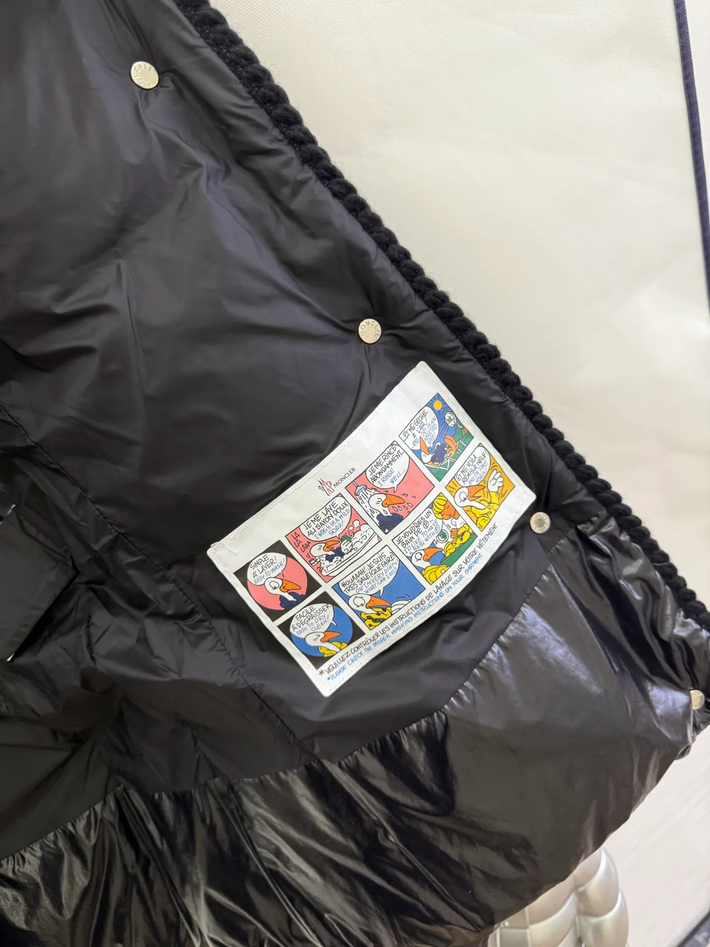 P940 Moncler/Moncler 25 new oil wax leather waisted GLAREIN hooded long-sleeved down jacket for women. Oil wax leather coated new fabric, slim design style, warm and slimming, 90% goose down filling, molded custom hardware. Color: red, white, blue, black Code number: 1-2-3-4