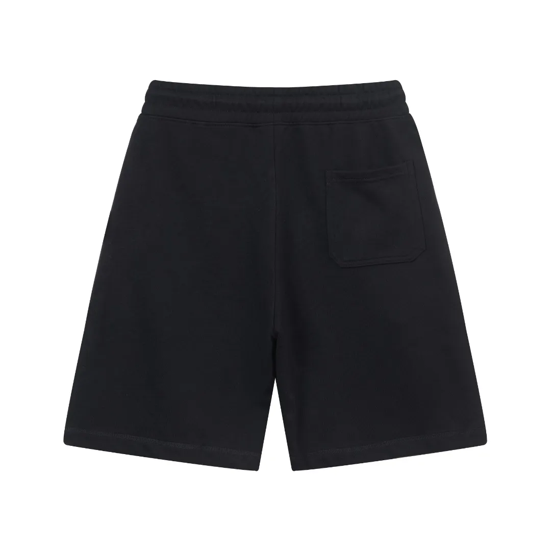 P230 (top version, currency difference) ✨Moncler/Moncler SS show style Slim-fitting lines and simple printed letter Logo trendy shorts for men and women Compatible with all body shapes Black and white drawstring design on the waist elastic band Customized drawstring pockets with diagonal pocket design on both sides There is also a small pocket on the back Color: black gray Size S-XL