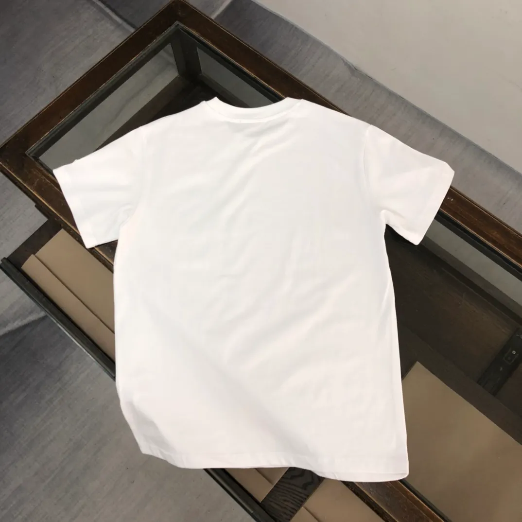 P160 Moncler 2025 new men's round neck short-sleeved couple's T-shirt, new spring and summer product, high quality 🔥🔥Fashionable and versatile, customized imported fabrics, comfortable to wear, breathable, fashionable without losing personality, the upper body is casual and casual, handsome and stylish, showing the temperament of a big brand. All three standards are complete! ! Color: black white gray Size: S-XL (loose fit)