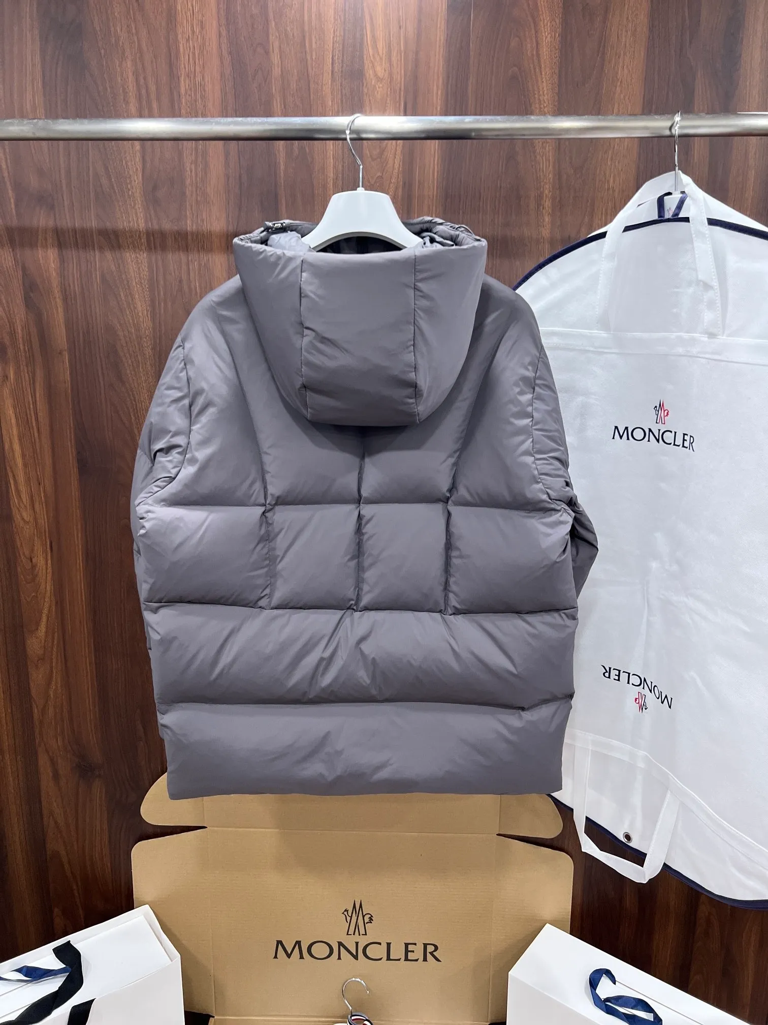 P880 exclusive top version moncler Fusain men's hooded short down jacket color black gray code number 12345