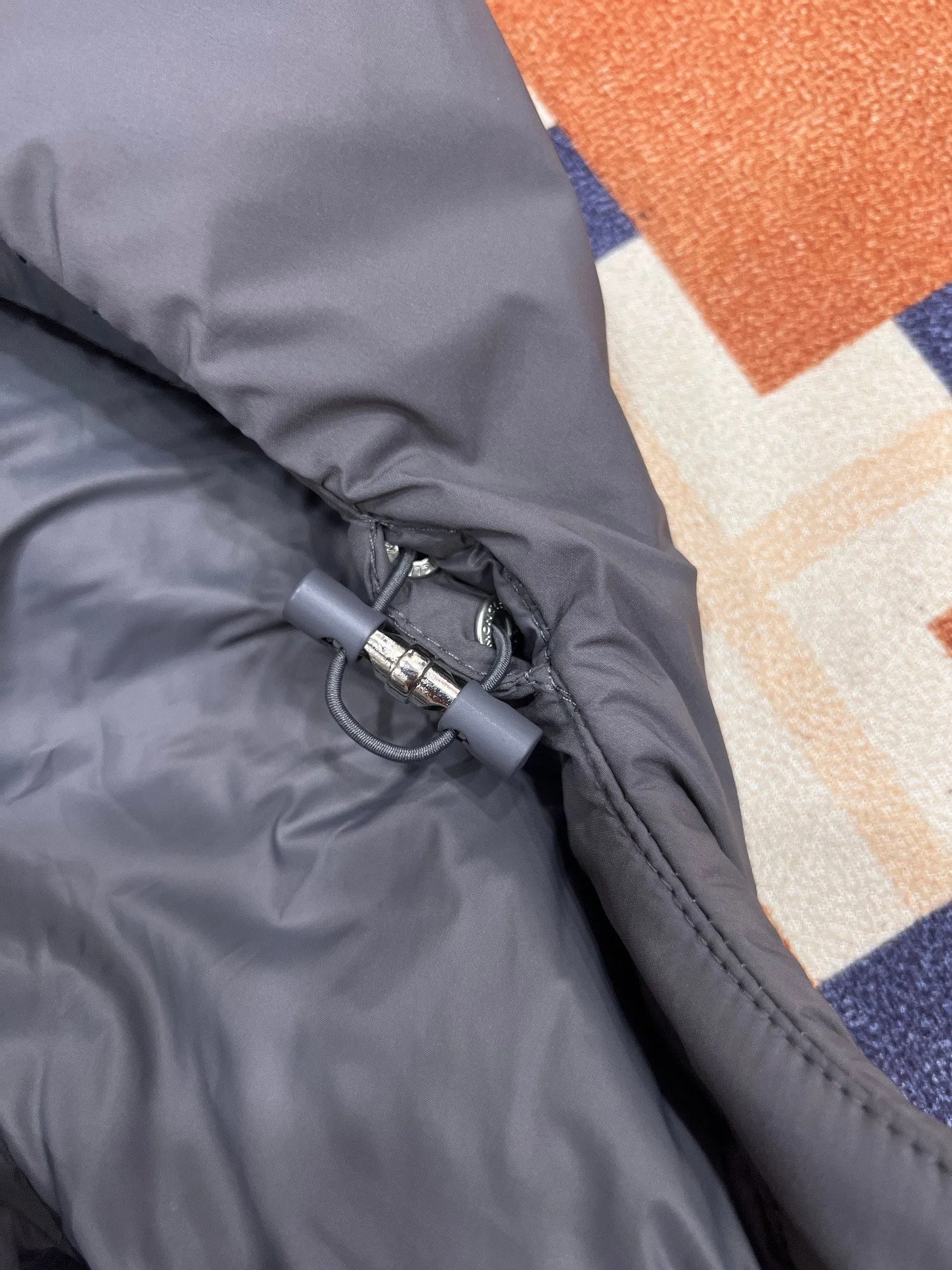 P880 exclusive top version moncler Fusain men's hooded short down jacket color black gray code number 12345