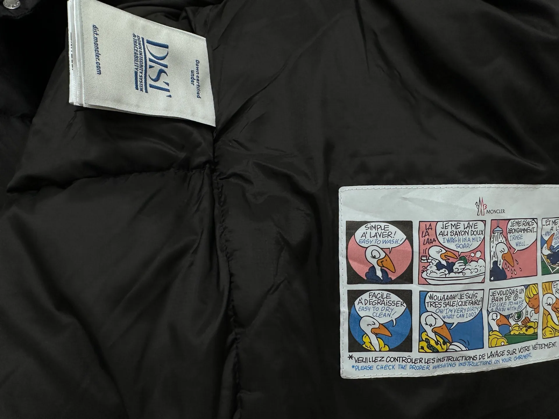 P880 [Moncler] Mengkou 25 new autumn and winter down jacket. Original custom-made hardware accessories are all imported and original customization. Welcome to compare. Absolutely high quality. Use top-grade 90 white duck down. Super soft and fluffy. Super heavy-duty. Fabric workmanship. 👍Perfect version. Note⚠The fabric is super comfortable. Exclusive model. Non-market goods. Same style for men and women. Color; black gray. Code number: 1 2 3 4 5