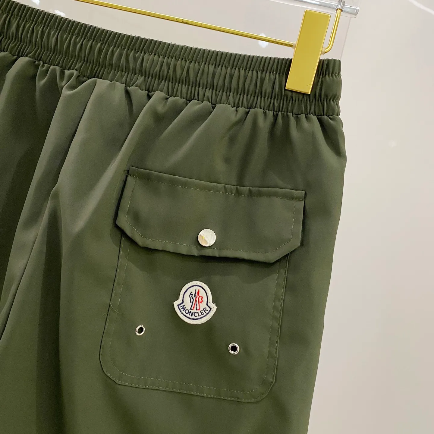 P190 🌸🌸 Moncler 2025 spring and summer new trousers [beach pants] are comfortable to wear, low-key yet luxurious, very high-end, and have a fashionable and high-end pocket design. Needless to say, the trousers style and cut are exquisite and lively. Real first-class and top-quality materials. Really top-level casual pants and elastic pants, of outstanding quality. After heavy washing, the pants are very soft, not fussy, and the upper body is absolutely stylish and extremely luxurious. Size:M-4XL