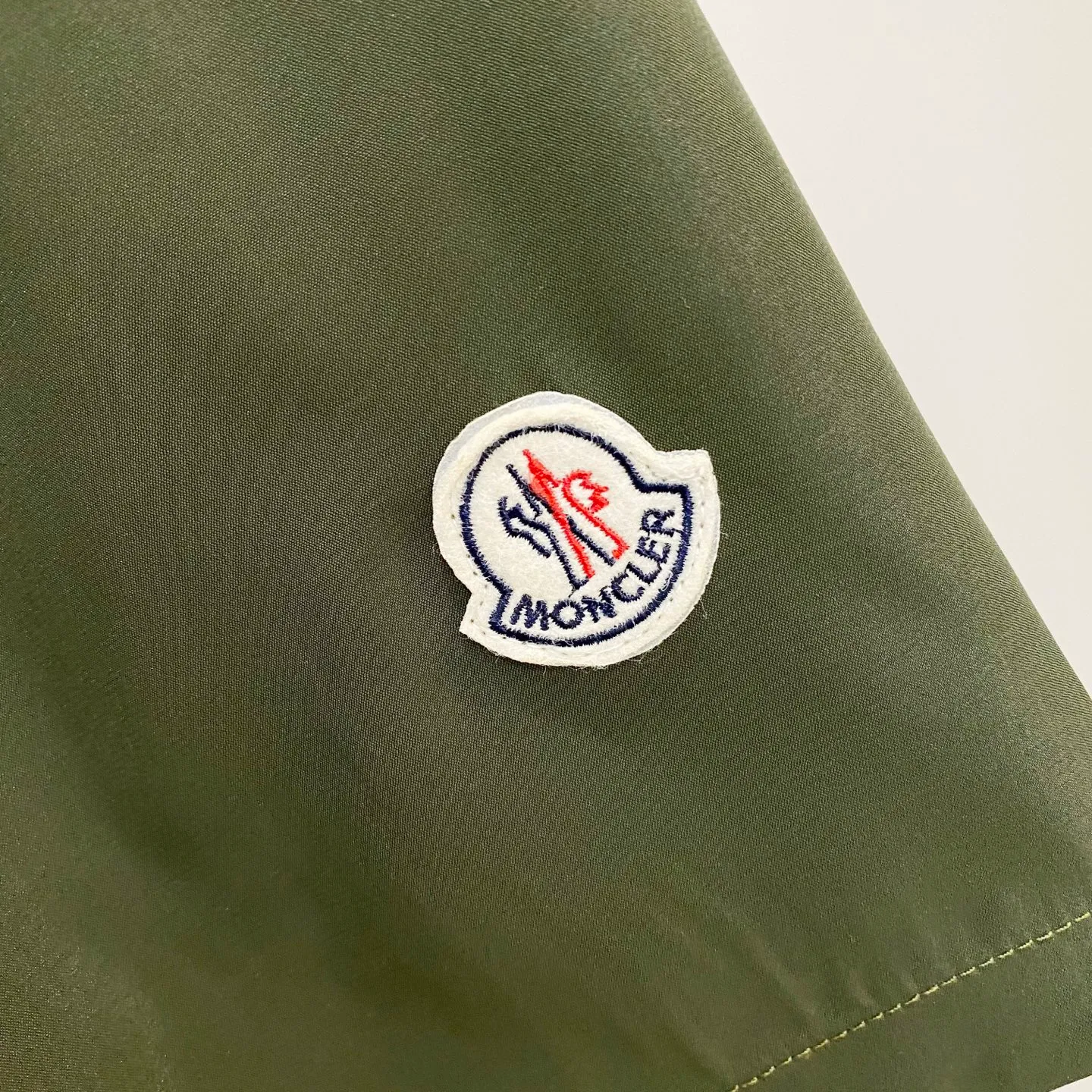 P190 🌸🌸 Moncler 2025 spring and summer new trousers [beach pants] are comfortable to wear, low-key yet luxurious, very high-end, and have a fashionable and high-end pocket design. Needless to say, the trousers style and cut are exquisite and lively. Real first-class and top-quality materials. Really top-level casual pants and elastic pants, of outstanding quality. After heavy washing, the pants are very soft, not fussy, and the upper body is absolutely stylish and extremely luxurious. Size:M-4XL