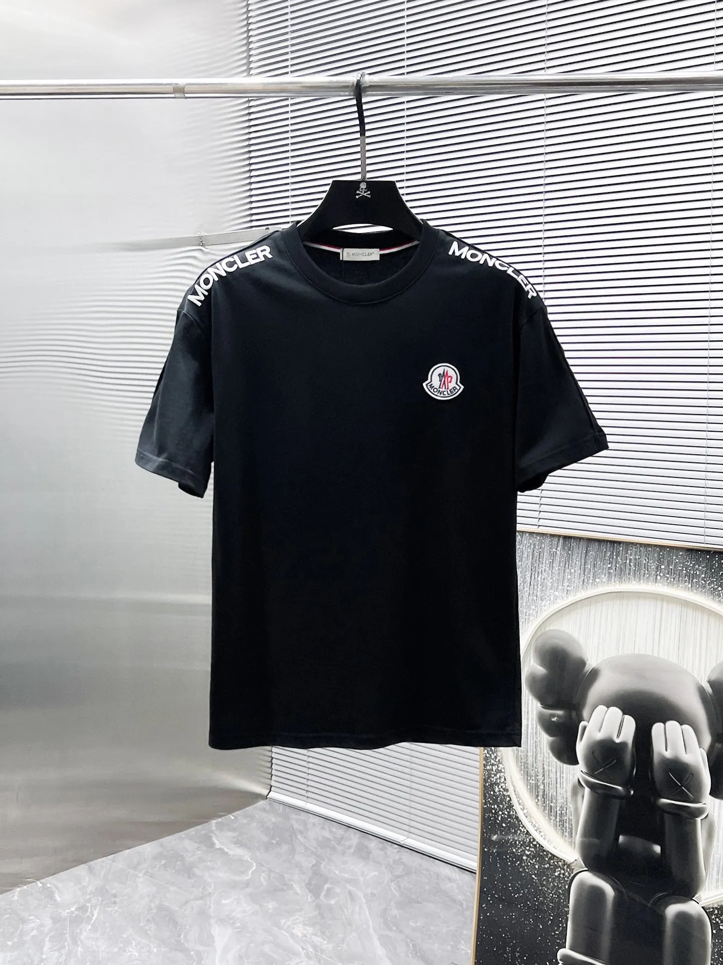 P560 Brand [MONCLER Mouth Covered] 2025 round neck short-sleeved shorts suit. The pure cotton fabric upper body will not be stuffy, the smooth and comfortable skin-friendly effect is more breathable, the fabric has its own texture, classic logo technology, a new interpretation from a unique angle, the first choice for fashion and versatility! Size: M-3XL (maximum wear: 190 pounds)