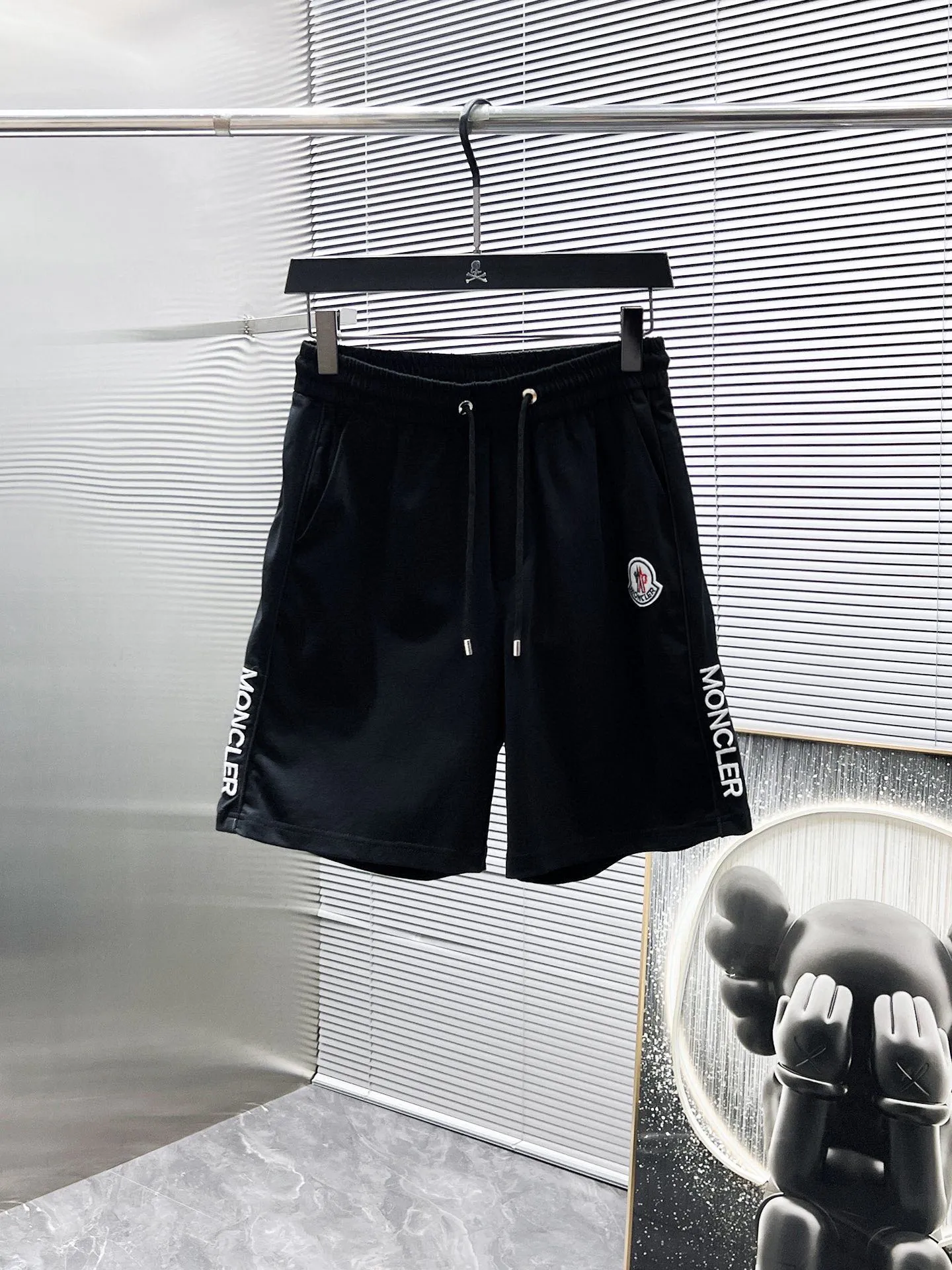 P560 Brand [MONCLER Mouth Covered] 2025 round neck short-sleeved shorts suit. The pure cotton fabric upper body will not be stuffy, the smooth and comfortable skin-friendly effect is more breathable, the fabric has its own texture, classic logo technology, a new interpretation from a unique angle, the first choice for fashion and versatility! Size: M-3XL (maximum wear: 190 pounds)