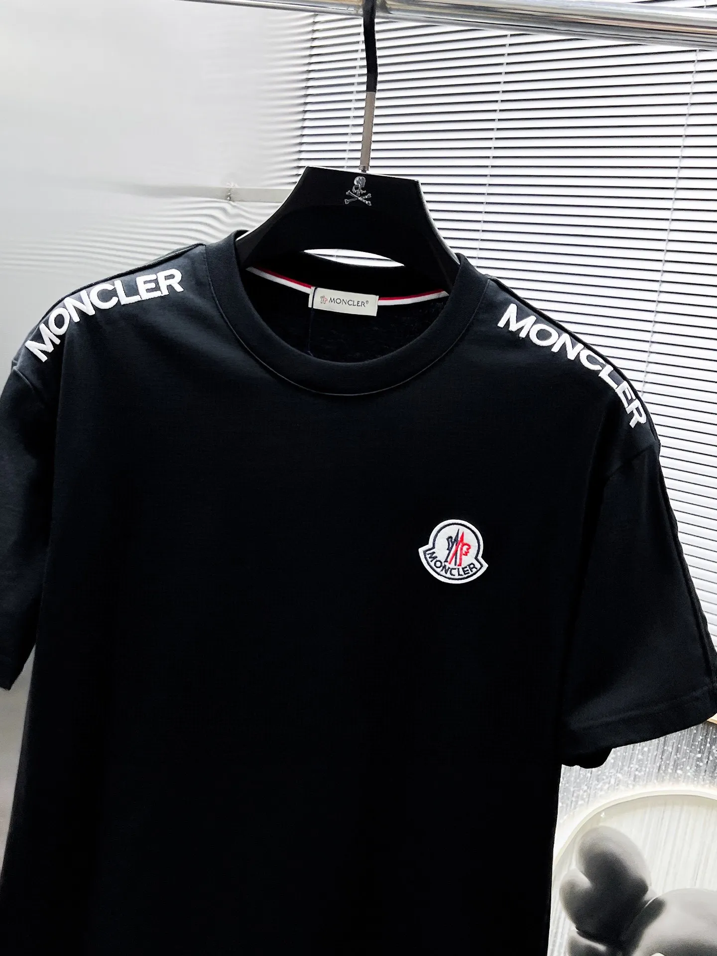 P560 Brand [MONCLER Mouth Covered] 2025 round neck short-sleeved shorts suit. The pure cotton fabric upper body will not be stuffy, the smooth and comfortable skin-friendly effect is more breathable, the fabric has its own texture, classic logo technology, a new interpretation from a unique angle, the first choice for fashion and versatility! Size: M-3XL (maximum wear: 190 pounds)