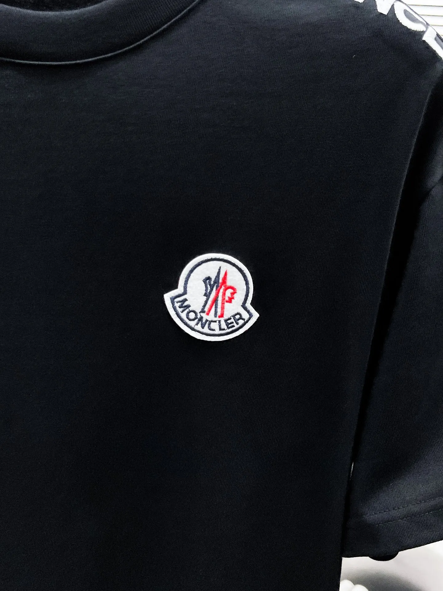 P560 Brand [MONCLER Mouth Covered] 2025 round neck short-sleeved shorts suit. The pure cotton fabric upper body will not be stuffy, the smooth and comfortable skin-friendly effect is more breathable, the fabric has its own texture, classic logo technology, a new interpretation from a unique angle, the first choice for fashion and versatility! Size: M-3XL (maximum wear: 190 pounds)