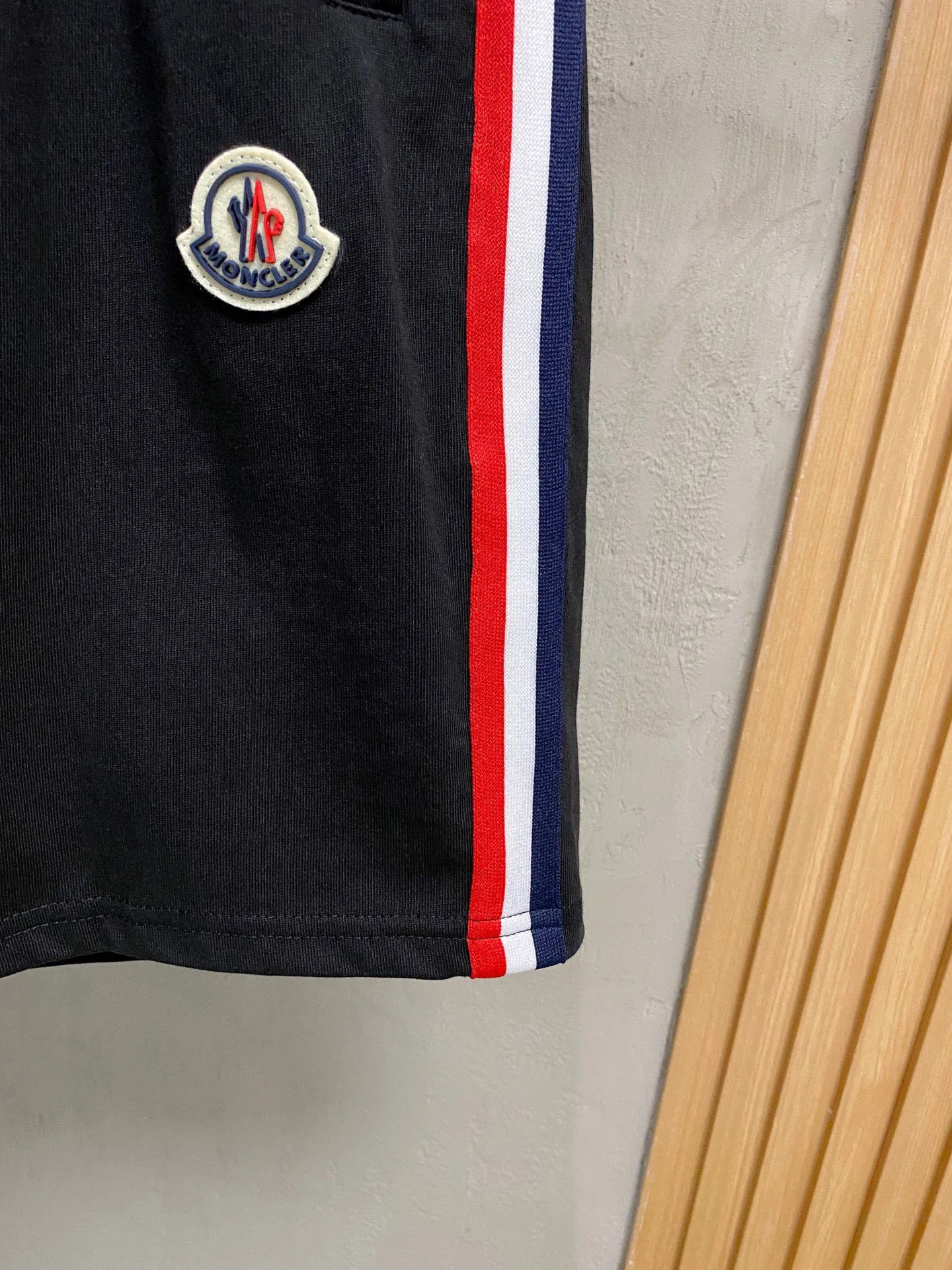 P570 Brand [MONCLER Mouth Covered] 2025 round neck short-sleeved shorts suit. The pure cotton fabric upper body will not be stuffy, the smooth and comfortable skin-friendly effect is more breathable, the fabric has its own texture, classic logo technology, a new interpretation from a unique angle, fashionable and versatile choice! Size: M-3XL (maximum wear: 190 pounds)