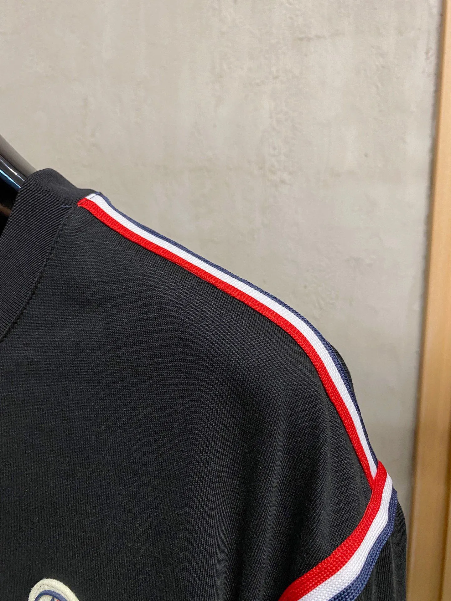 P570 Brand [MONCLER Mouth Covered] 2025 round neck short-sleeved shorts suit. The pure cotton fabric upper body will not be stuffy, the smooth and comfortable skin-friendly effect is more breathable, the fabric has its own texture, classic logo technology, a new interpretation from a unique angle, fashionable and versatile choice! Size: M-3XL (maximum wear: 190 pounds)