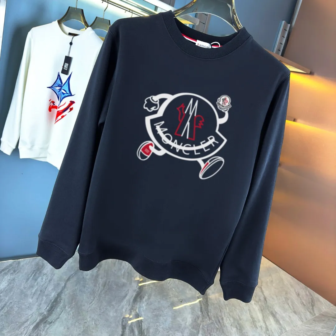 P210 High-version sweatshirt) [Long-term stock] 〖𝐌𝐎𝐍𝐂𝐋𝐄𝐑~Mask〗 Made of 440g heavy-weight fabric. It is different from the market currency. It can be matched with any variety and is properly handsome. 😎The whole dress is made of double waistcoats. The double waistcoats make the whole dress more three-dimensional. Not ordinary factories can do such fine work. 2025 Spring runway version of the T stage, on sale at the counter, round neck terry sweatshirt, high-end double-strand pure cotton, custom-made stretch ribs, dyed in the same vat, complete with three standards, matched with exquisite embroidered LOGO on the chest, simple and advanced, same style for men and women. Color: black, apricot, white, size: S M L XL 2XL