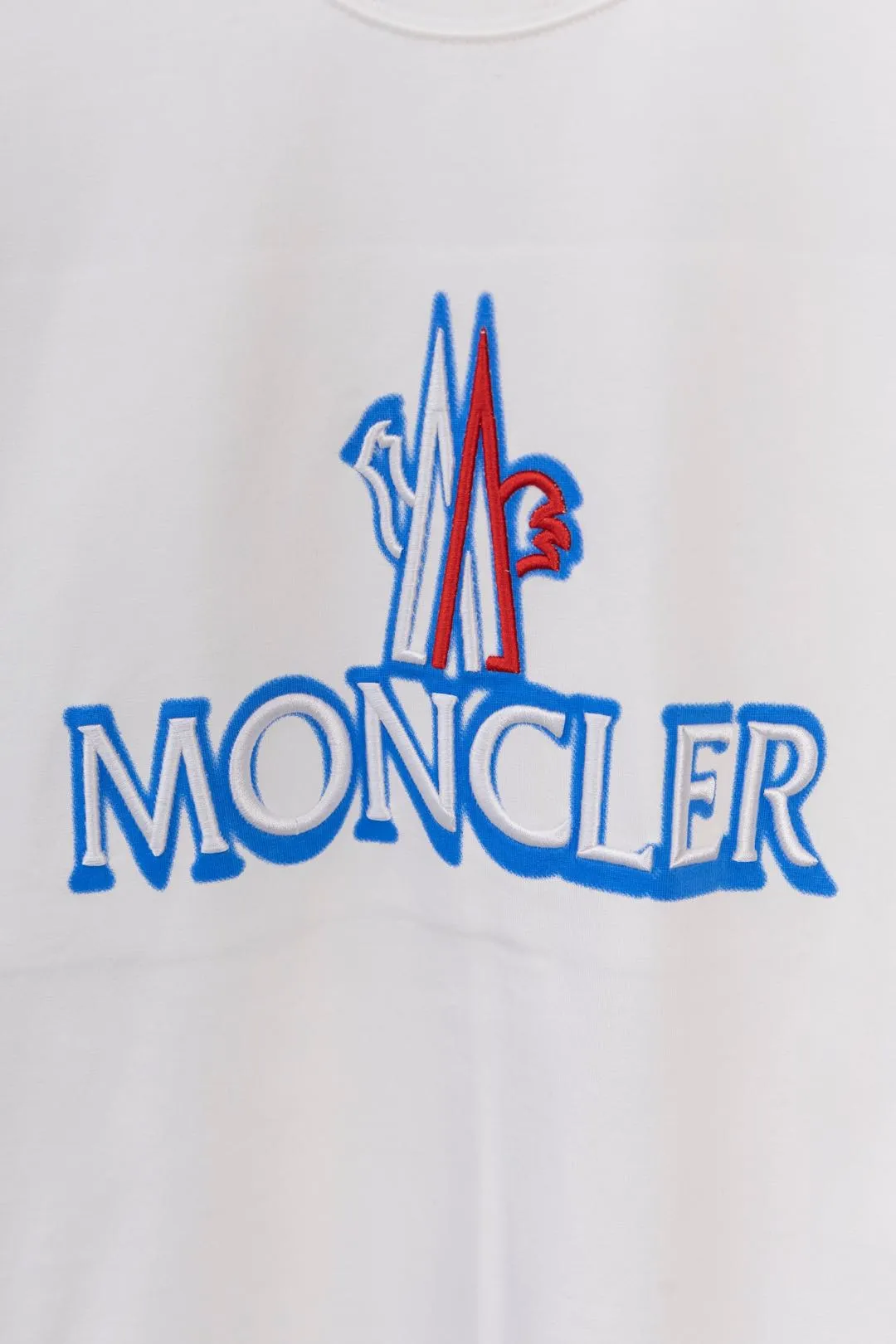 P134 S028 25ss new Moncler short-sleeve mask, made of 260g double yarn fabric, large Moncler LOGO embroidery on the chest + small Moncler embroidery logo on the sleeves, fashionable and elegant, same style for men and women. Color: black, white, size: M~3XL
