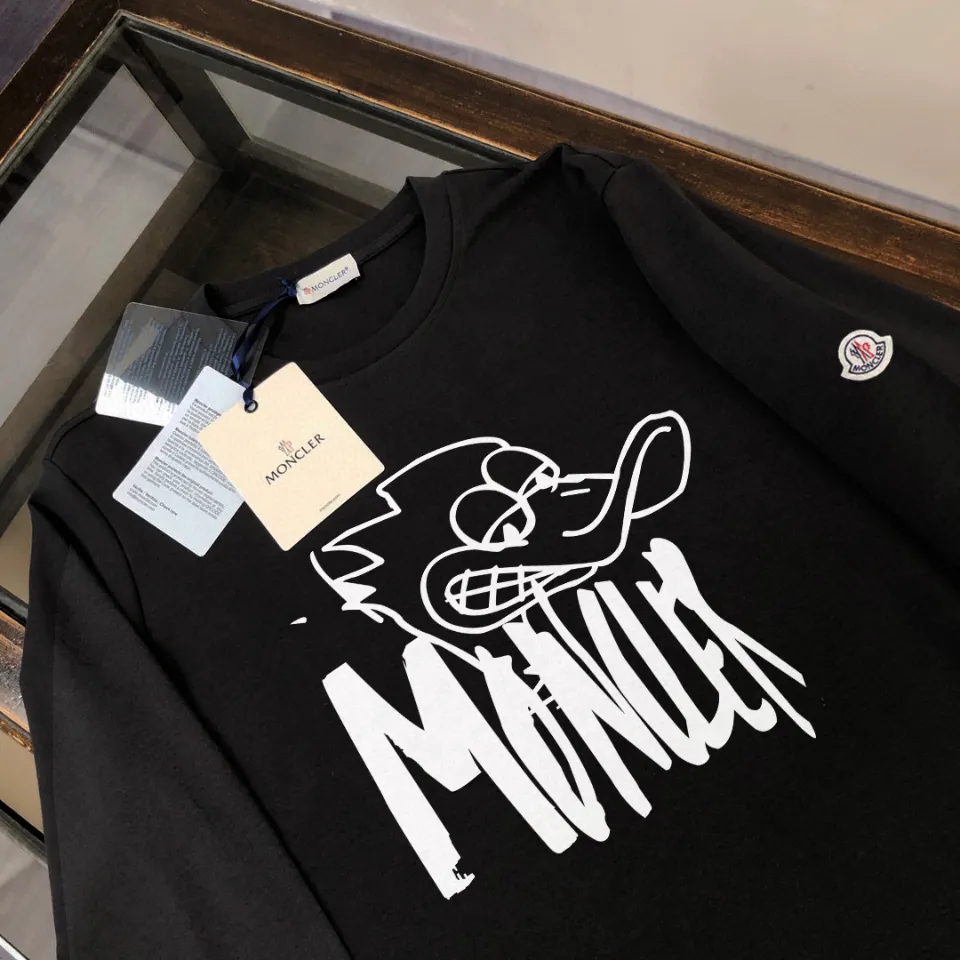 P180, a non-off-the-shelf model, you can trust it. Moncler printed long-sleeved T-shirt, 240g breathable cotton fabric, very soft and comfortable texture, does not shrink, does not deform, does not ball), can be worn alone as a base layer. Original customized accessories, collar label, care mark, hangtag, packaging (perfect details) Color: White Black Size: XS S M L