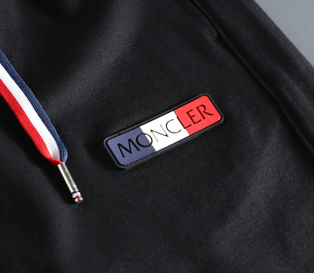 P210 🌸🌸 Moncler 2025 spring and summer new trousers [knitted trousers] feel comfortable to wear, low-key yet luxurious, very high-end, with pockets designed to be fashionable and high-end. Needless to say, the trousers style and tailoring needless to say, the upper body is exquisite and vivid. Really first-class and top-quality materials. Really top-level casual pants and elastic pants, of outstanding quality. After heavy washing, the trousers are very soft and not picky. The upper body is absolutely stylish. Extremely luxurious. Size:M-4XL