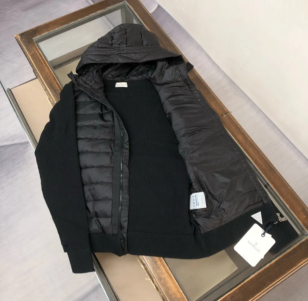 P740 🆕🆕New Moncler men’s down jacket with wool splicing hooded knitted men’s down jacket! The new autumn and winter products are great for inner wear!!! In fact, in China, down is a basic style in black. It can be worn alone or layered, which will make it more layered!!! It is very elegant to wear in autumn! The texture is amazing, the velvet is large, delicate and stemless, and full of fluffiness! The amount of filling is sufficient, and the thermal insulation performance is not to mention!!! It is windproof and warm, eliminating any possibility of velvet running. It feels silky and soft, and the stiffness is also very light. This is the time to prepare it! It doesn't look bloated at all, not to mention the design!!! The black classic is easy to match and not old-fashioned, and the hooded decorative design on the configuration shows the temperament and charm of a man! The small pocket decoration on the sleeves is also very nice! The pockets on the sleeves light up the luxurious trend of ID clothing! The cardigan is equipped with a nylon leger front hood with electric down and a lightweight knitted style design! Color: Black Size: M-L-XL-2XL-3XL
