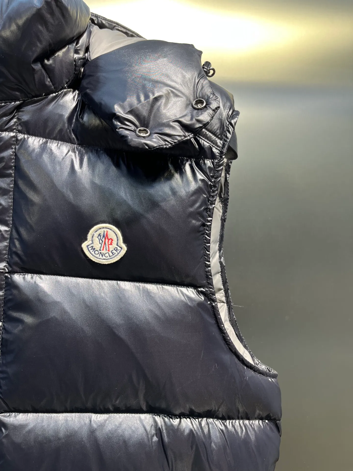 P510 moncler 🌟Classic hooded down, removable, a must-have for all kinds of experts, same style for men and women, super hot style, versatile hooded down that allows you to be stylish and fashionable easily. The lining is made of 90% white duck down, and its warmth retention is three times higher than ordinary ones! Original chest label 1:1 customized, classic without too much copywriting size: 12345