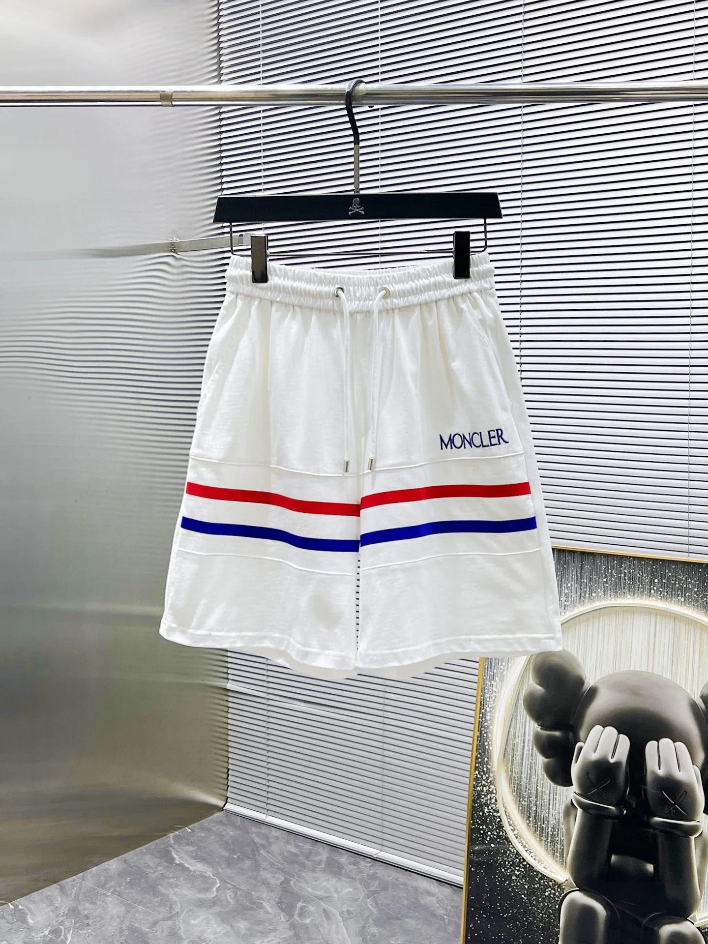 P560 Brand [MONCLER Mouth Covered] 2025 round neck short-sleeved shorts suit. The pure cotton fabric upper body will not be stuffy, the smooth and comfortable skin-friendly effect is more breathable, the fabric has its own texture, classic logo technology, a new interpretation from a unique angle, the first choice for fashion and versatility! Size: M-3XL (maximum wear: 190 pounds)