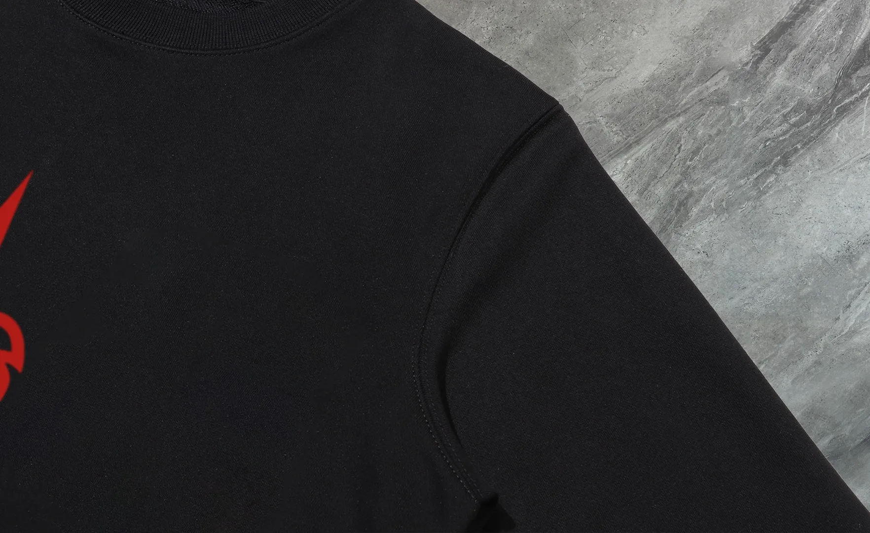P210 High-version sweatshirt) [Long-term stock] 〖𝐌𝐎𝐍𝐂𝐋𝐄𝐑~Mask〗 Made of 440g heavy-weight fabric. It is different from the market currency. It can be matched with any variety and is properly handsome. 😎The whole dress is made of double waistcoats. The double waistcoats make the whole dress more three-dimensional. Not ordinary factories can do such fine work. 2025 Spring runway version of the T stage, on sale at the counter, round neck terry sweatshirt, high-end double-strand pure cotton, custom-made stretch ribs, dyed in the same vat, complete with three standards, matched with exquisite embroidered LOGO on the chest, simple and advanced, same style for men and women. Color: black, apricot, white, size: S M L XL 2XL