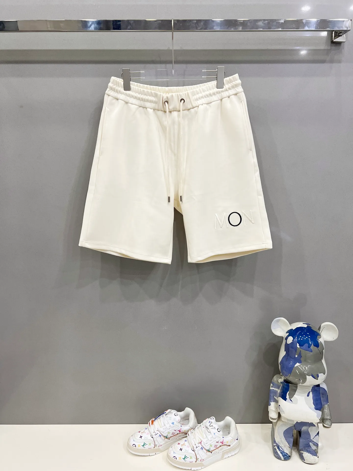 P180 MONCLER/muzzle custom space cotton shorts embroidered letters LOGO nylon pocket badge logo official synchronization high version high quality fashionable personality versatile trend pure original quality original fabric hang tag collar label washed wheat complete three standards color: black. apricot. gray. Size: XS-L