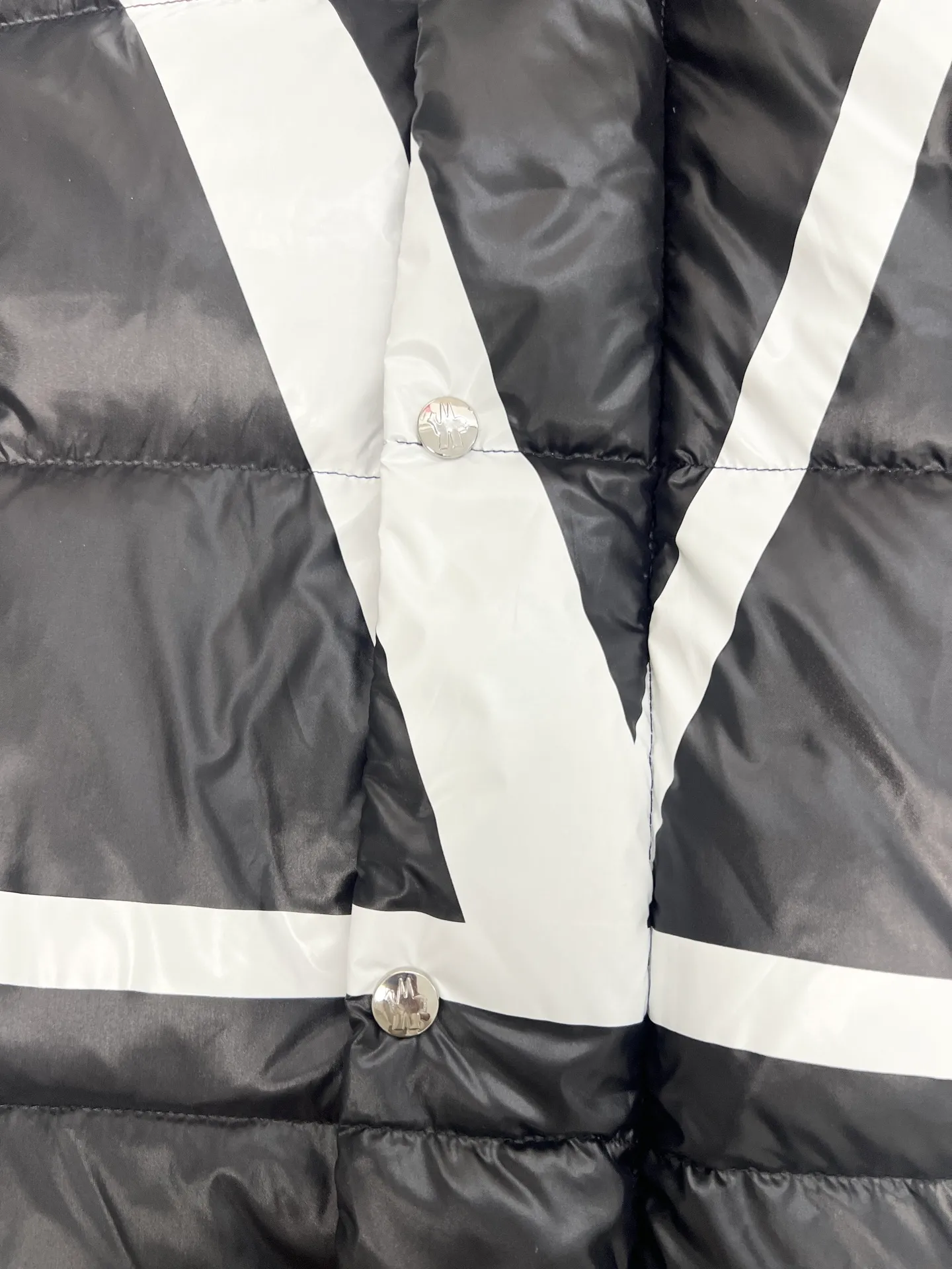 P820 ​​Moncler jointly branded Valentino down jacket Size: 1234