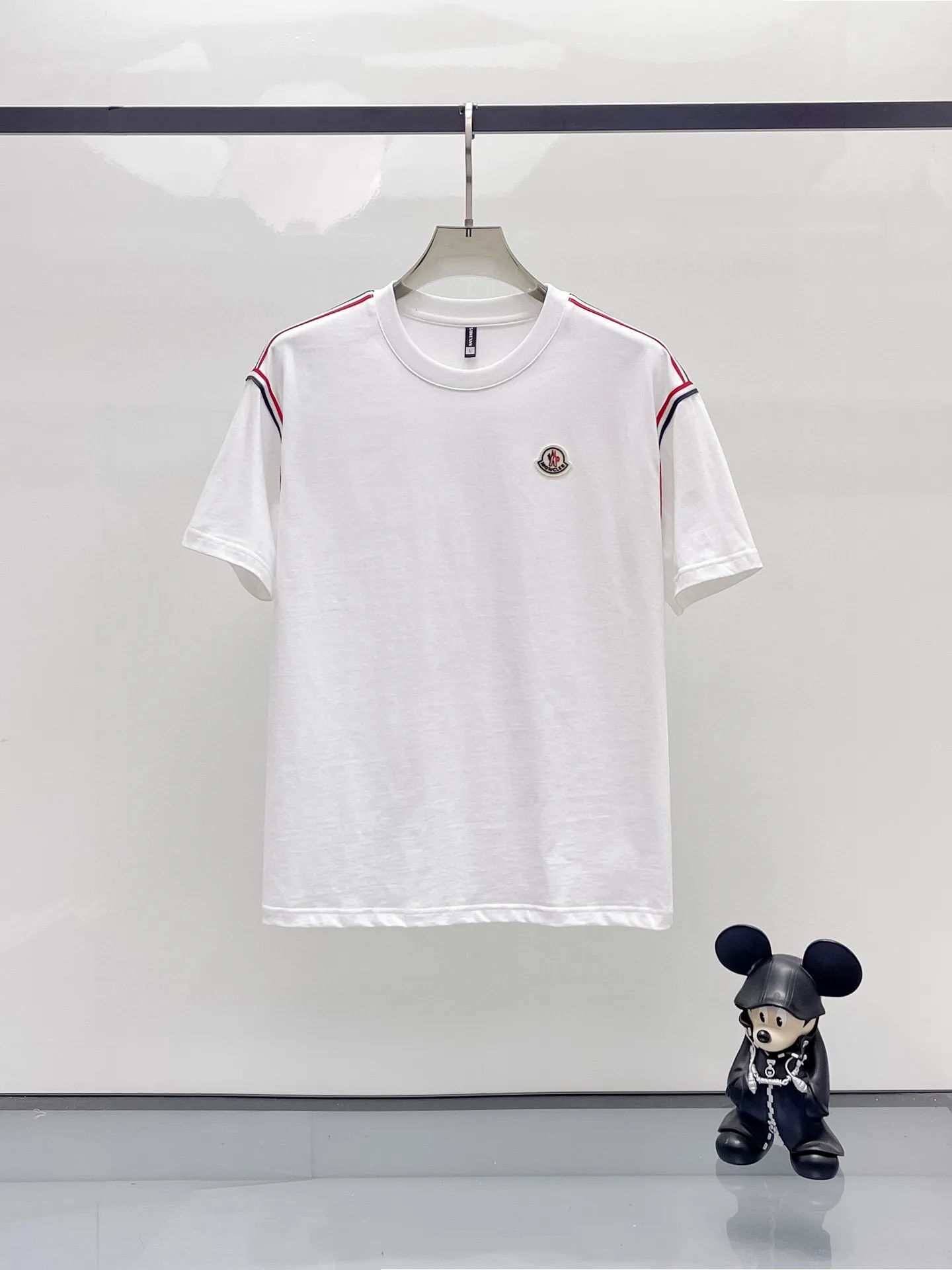 P570 Brand [MONCLER Mouth Covered] 2025 round neck short-sleeved shorts suit. The pure cotton fabric upper body will not be stuffy, the smooth and comfortable skin-friendly effect is more breathable, the fabric has its own texture, classic logo technology, a new interpretation from a unique angle, fashionable and versatile choice! Size: M-3XL (maximum wear: 190 pounds)