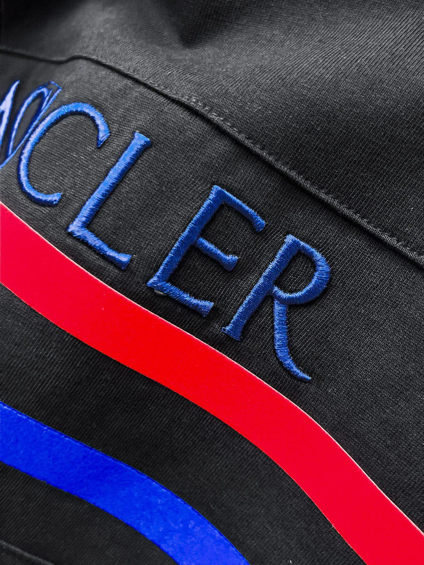 P560 Brand [MONCLER Mouth Covered] 2025 round neck short-sleeved shorts suit. The pure cotton fabric upper body will not be stuffy, the smooth and comfortable skin-friendly effect is more breathable, the fabric has its own texture, classic logo technology, a new interpretation from a unique angle, the first choice for fashion and versatility! Size: M-3XL (maximum wear: 190 pounds)