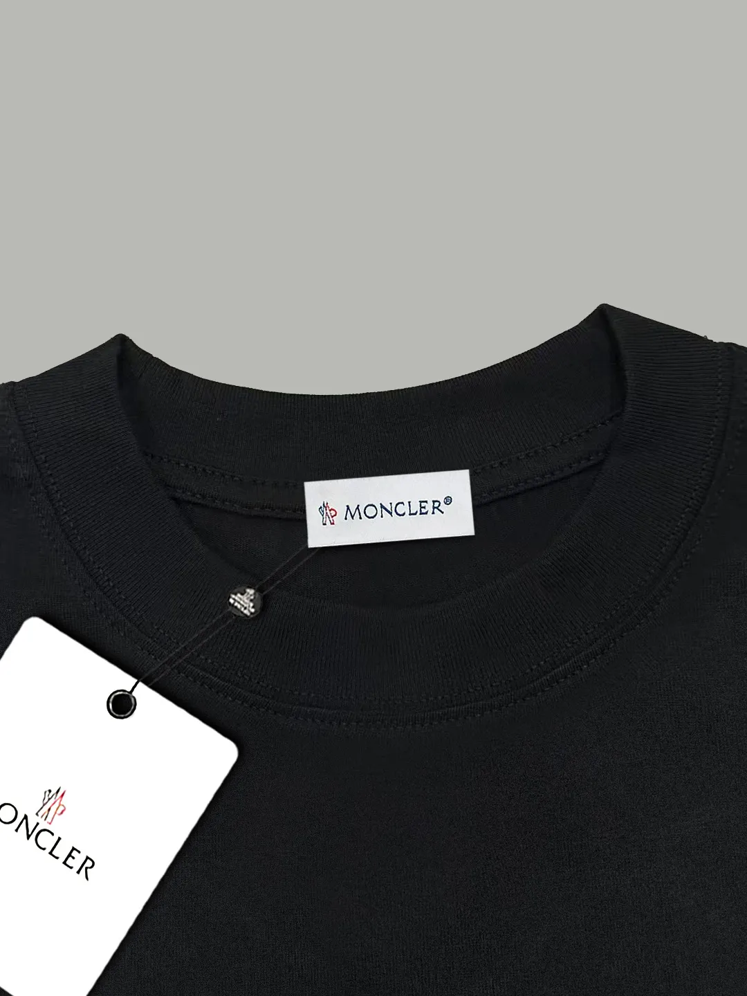 Moncler White Navy - Size: S M L   - Accessories: The original accessories are complete with one to one and three standards, os off-shoulder version, same style for men and women, official website quality - no gender distinction, same style for men and women