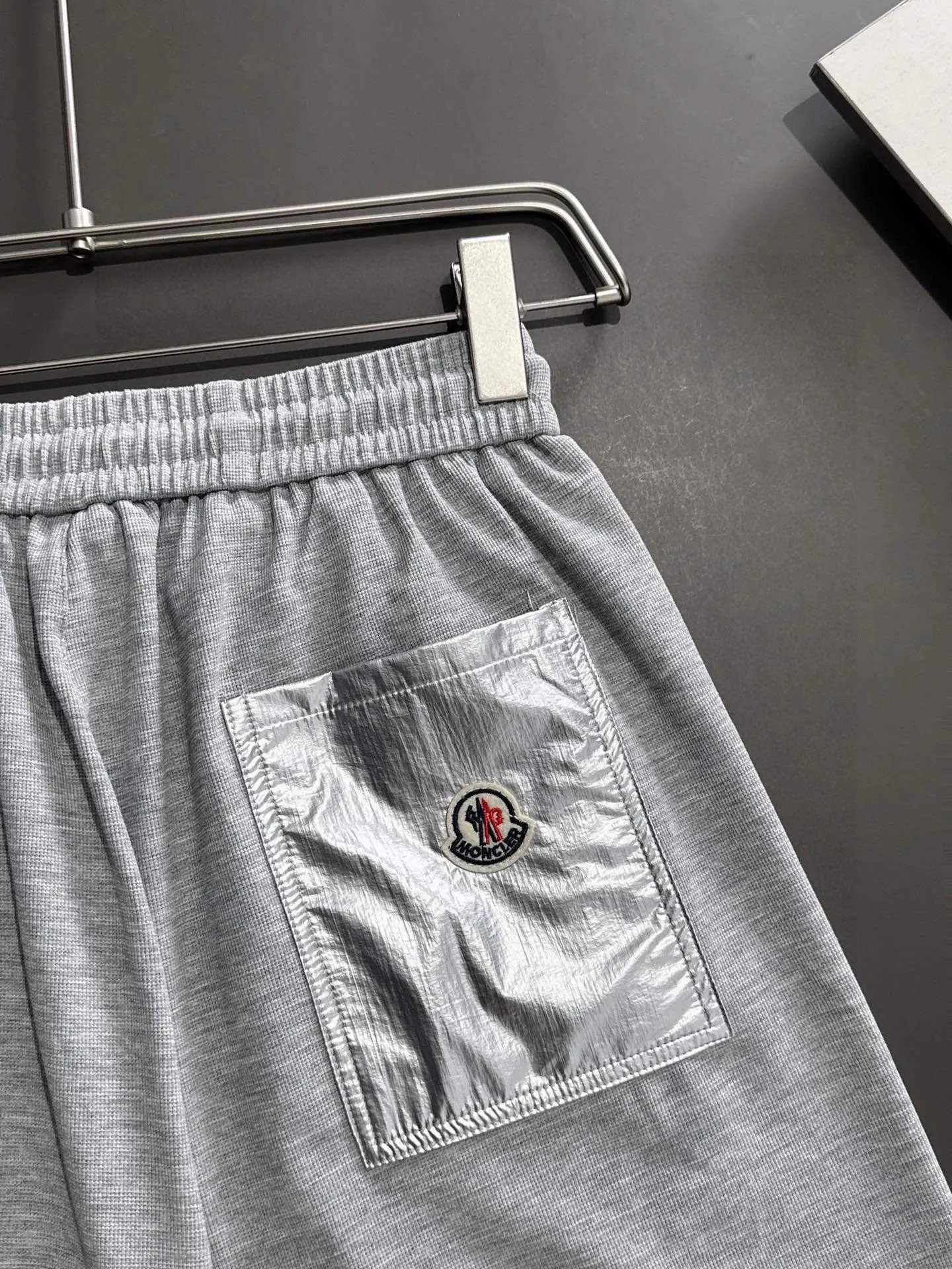 P560 Brand [MONCLER Mouth Covered] 2025 round neck short-sleeved shorts suit. The pure cotton fabric upper body will not be stuffy, the smooth and comfortable skin-friendly effect is more breathable, the fabric has its own texture, classic logo technology, a new interpretation from a unique angle, the first choice for fashion and versatility! Size: M-3XL (maximum wear: 190 pounds)